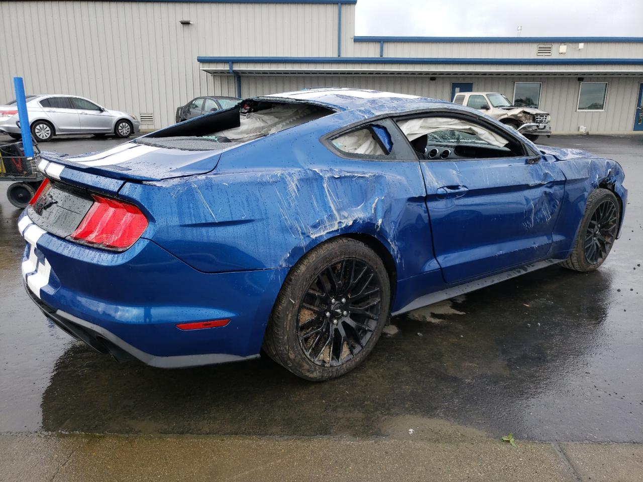 Photo 2 VIN: 1FA6P8TH3J5114705 - FORD MUSTANG 