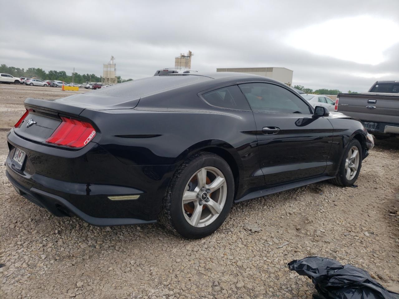 Photo 2 VIN: 1FA6P8TH3K5135362 - FORD MUSTANG 