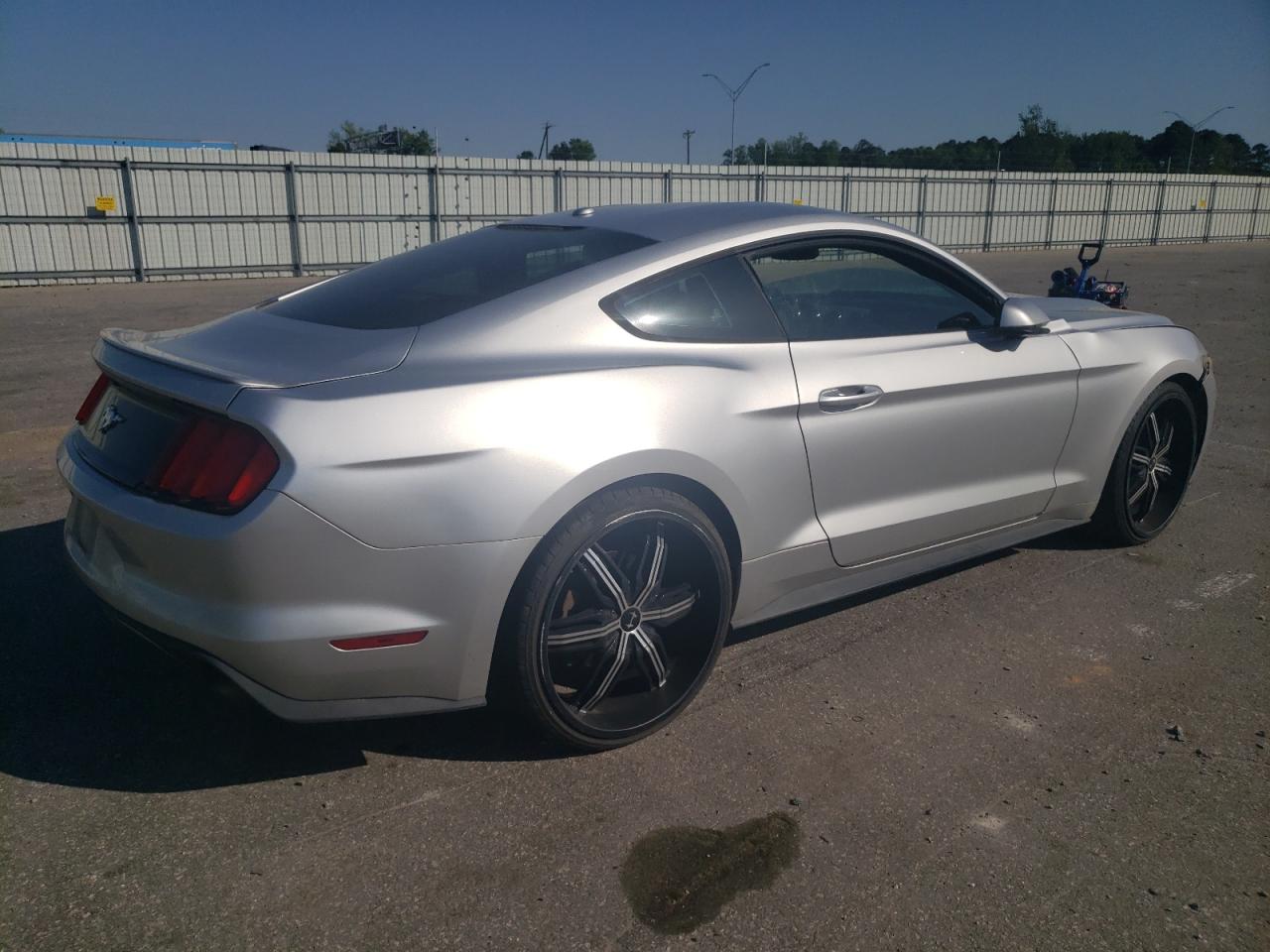 Photo 2 VIN: 1FA6P8TH5F5378015 - FORD MUSTANG 