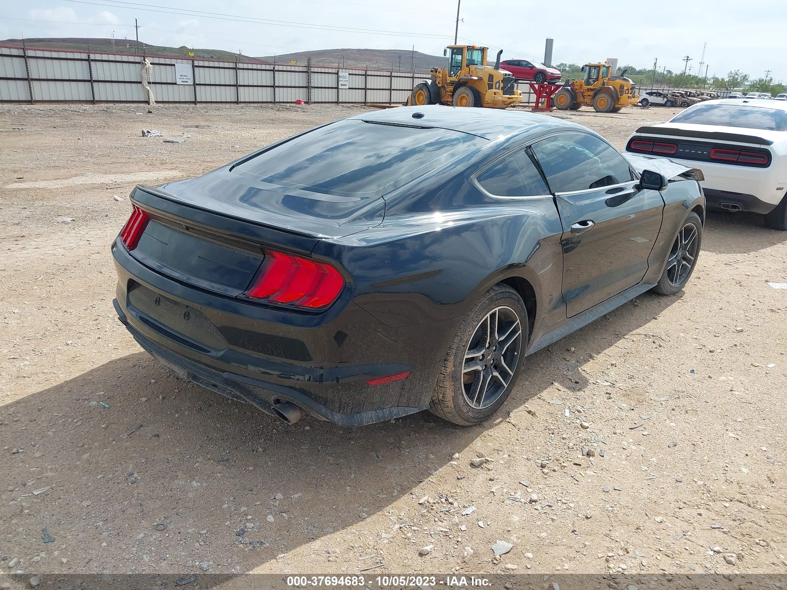 Photo 3 VIN: 1FA6P8TH5J5167454 - FORD MUSTANG 