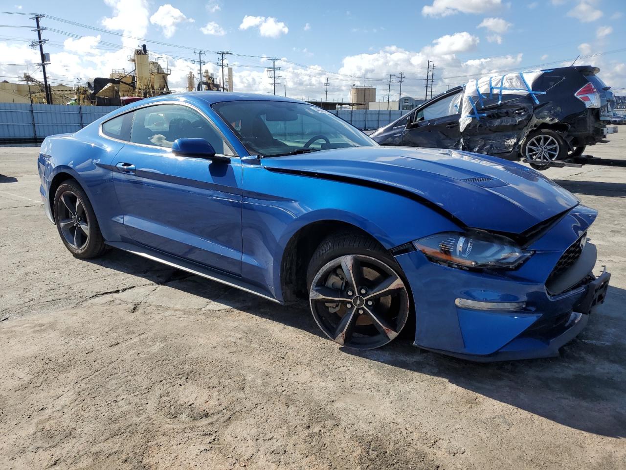 Photo 3 VIN: 1FA6P8TH5J5176381 - FORD MUSTANG 