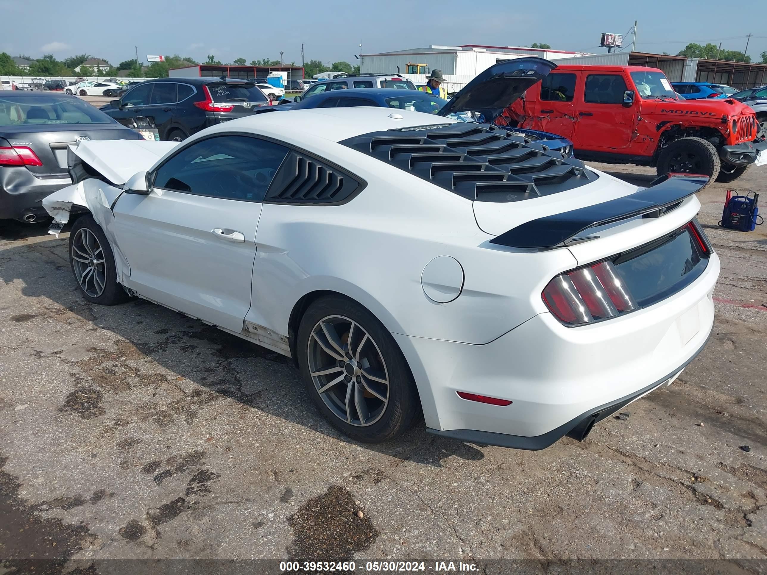 Photo 2 VIN: 1FA6P8TH6F5326957 - FORD MUSTANG 