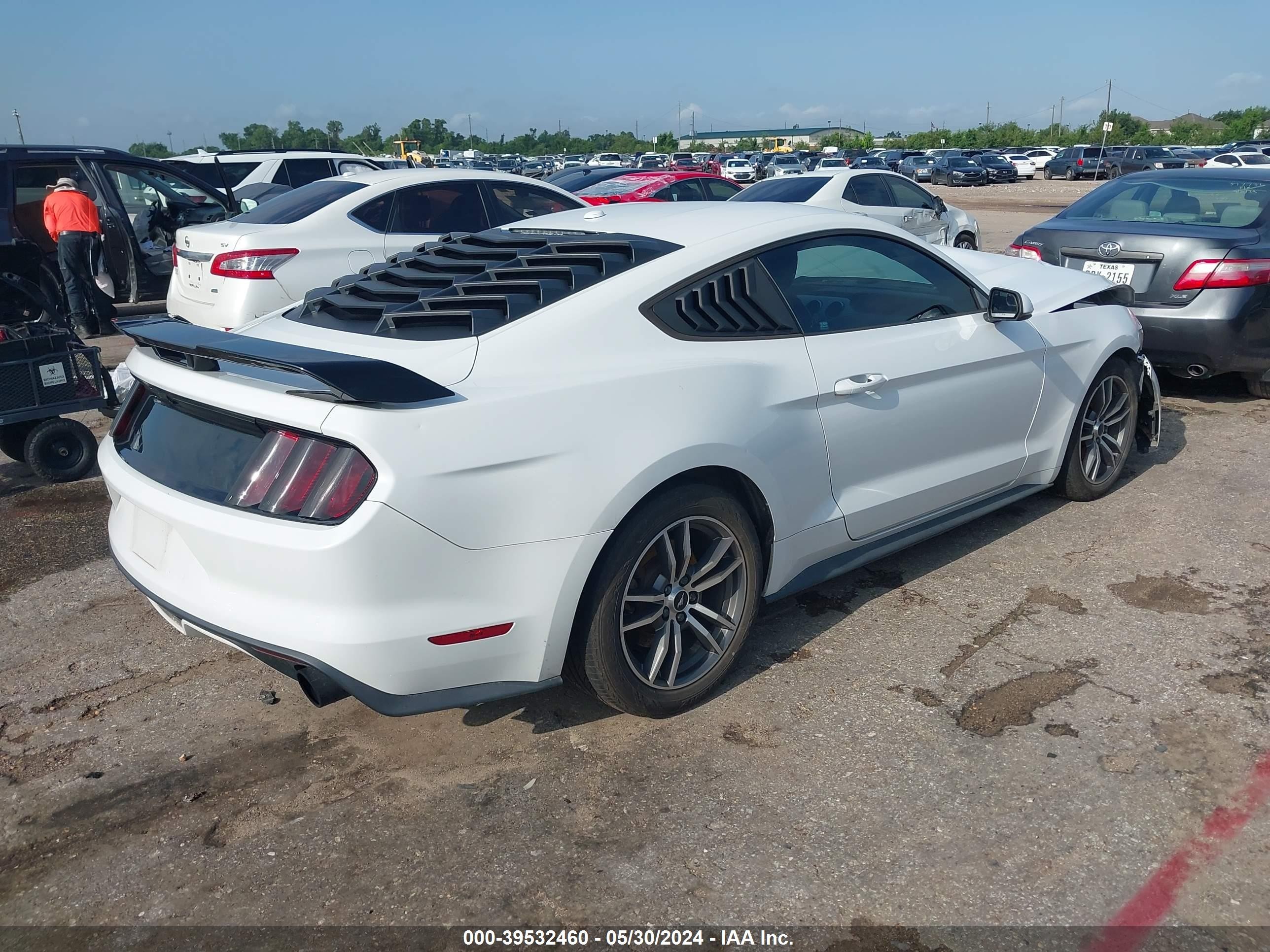 Photo 3 VIN: 1FA6P8TH6F5326957 - FORD MUSTANG 