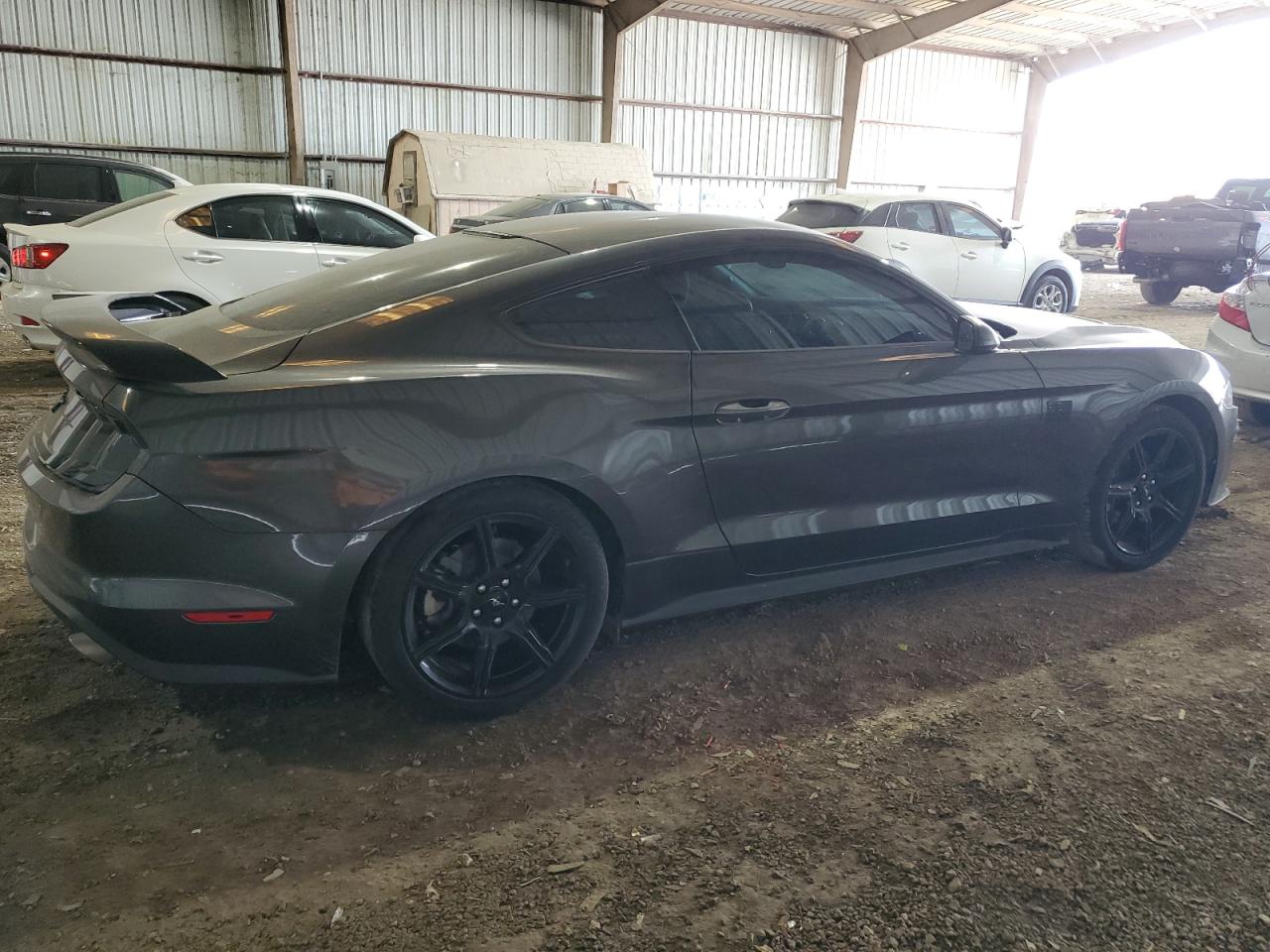 Photo 2 VIN: 1FA6P8TH6J5165681 - FORD MUSTANG 