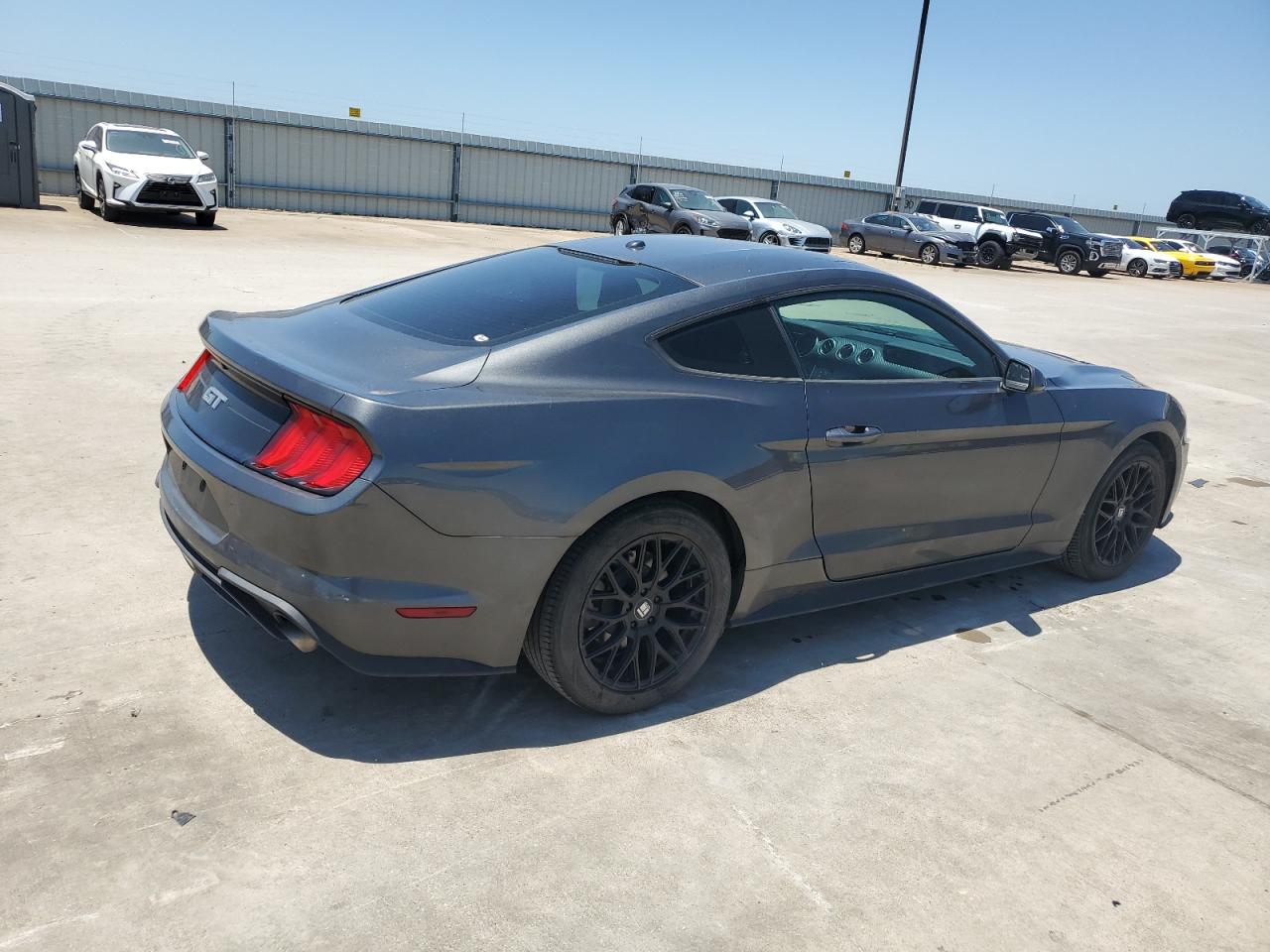 Photo 2 VIN: 1FA6P8TH7K5130682 - FORD MUSTANG 