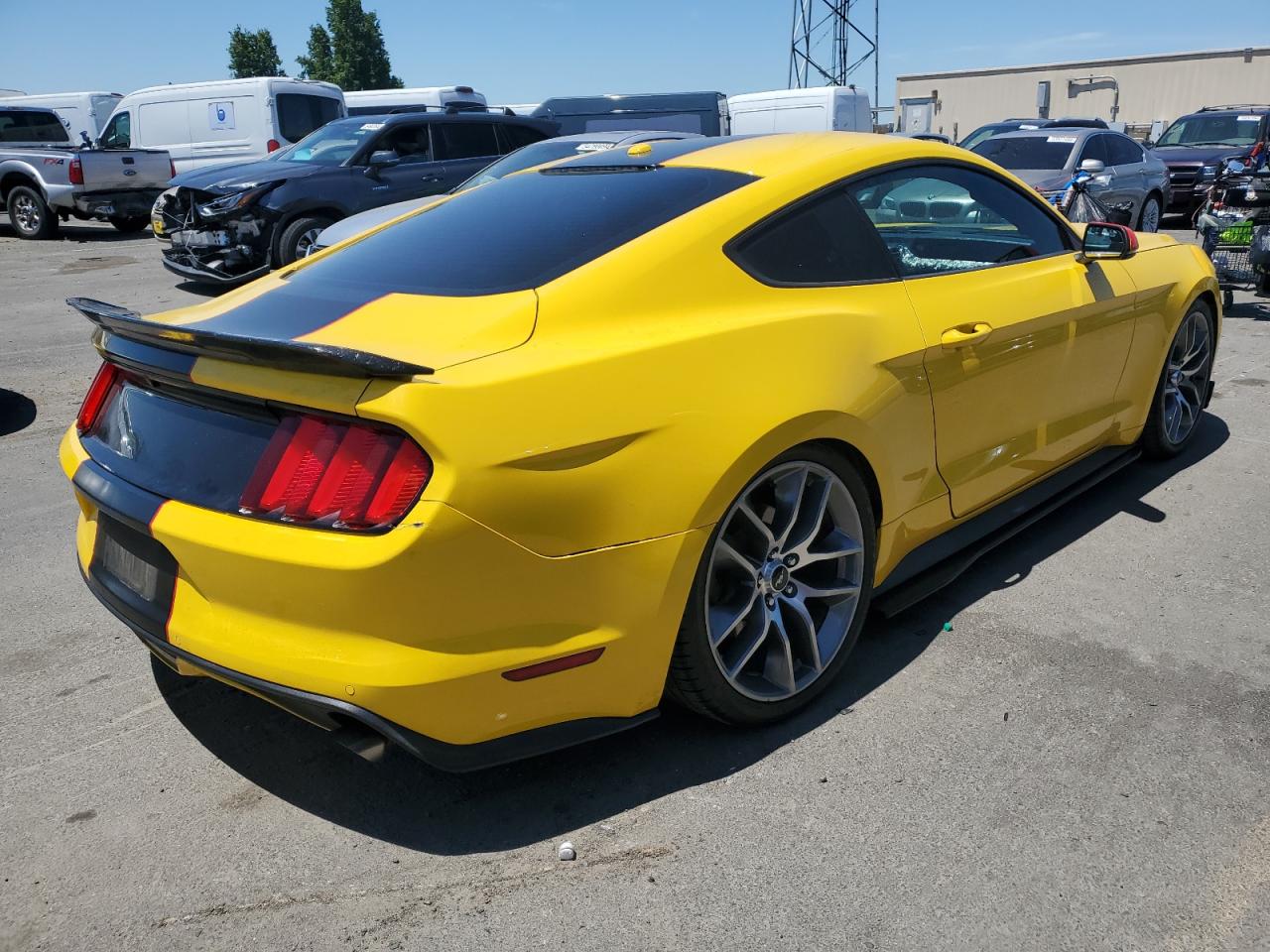 Photo 2 VIN: 1FA6P8TH9F5351822 - FORD MUSTANG 