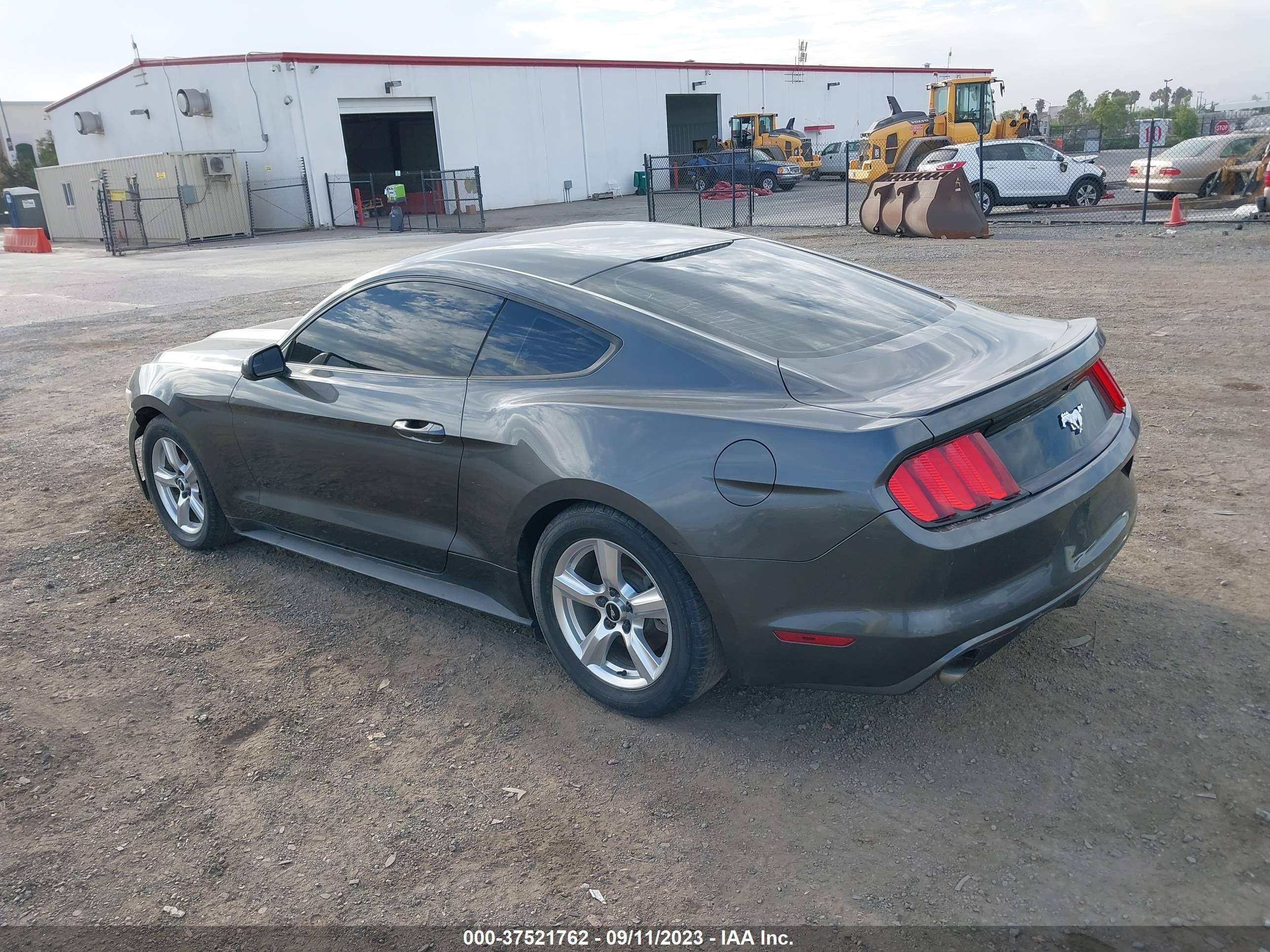 Photo 2 VIN: 1FA6P8TH9F5355871 - FORD MUSTANG 