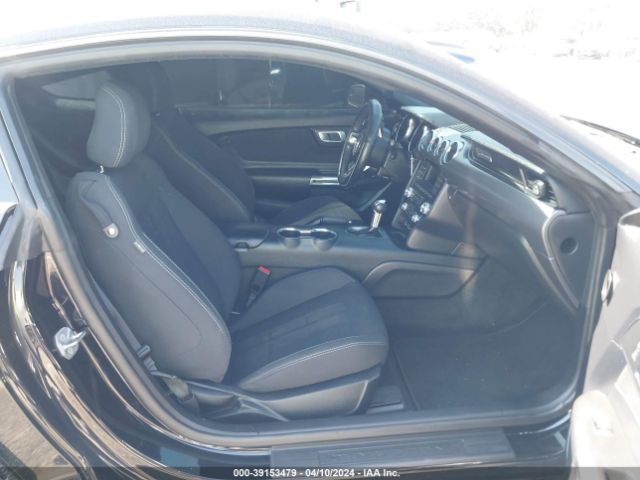 Photo 4 VIN: 1FA6P8TH9J5129080 - FORD MUSTANG 