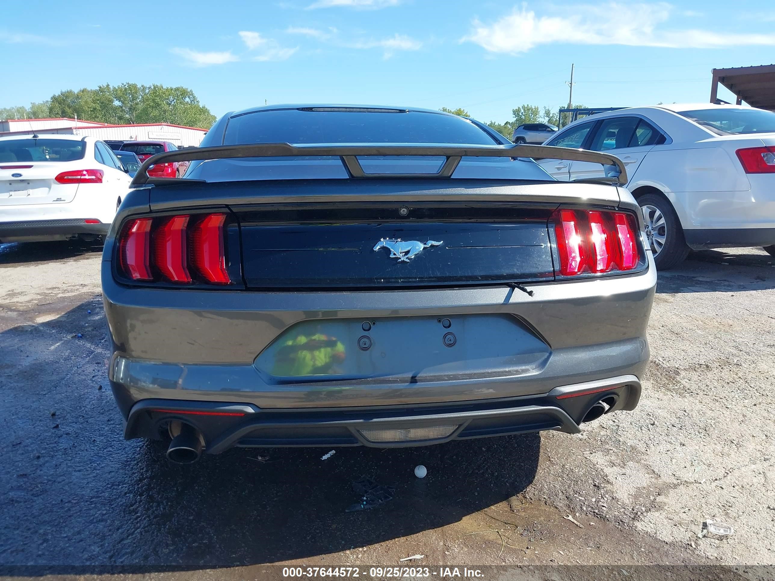 Photo 15 VIN: 1FA6P8THXJ5108898 - FORD MUSTANG 