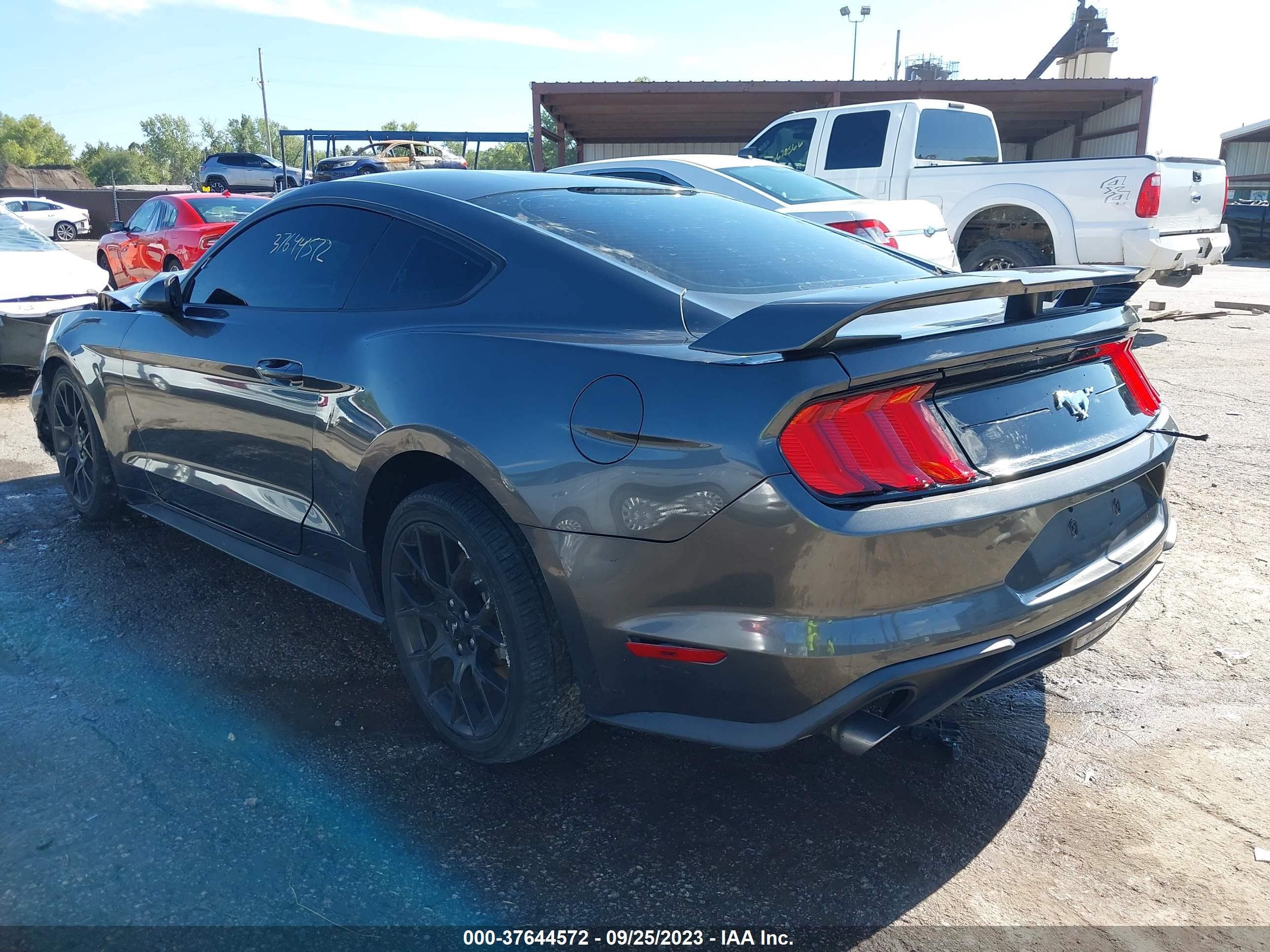 Photo 2 VIN: 1FA6P8THXJ5108898 - FORD MUSTANG 