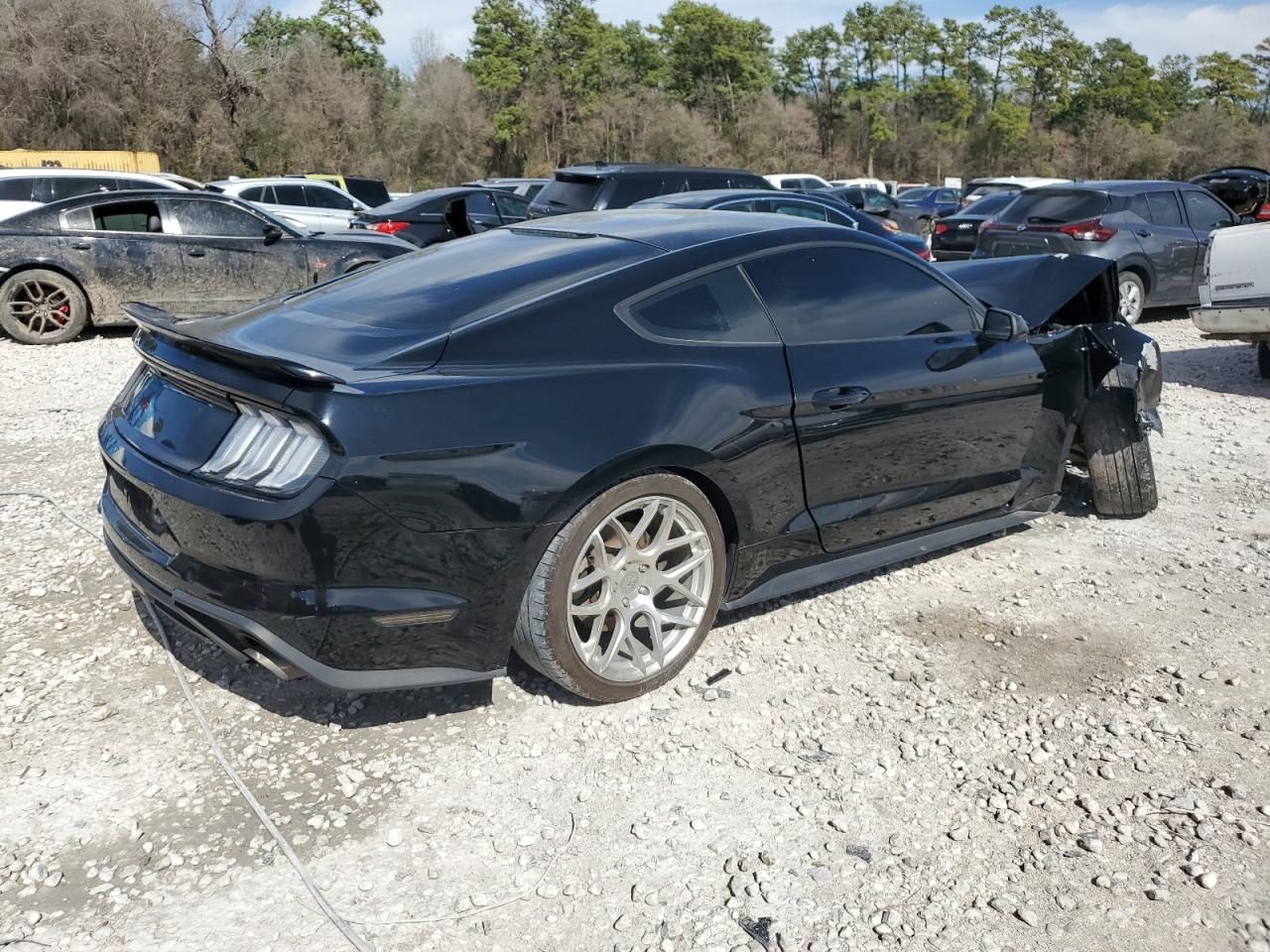 Photo 2 VIN: 1FA6P8THXJ5174951 - FORD MUSTANG 