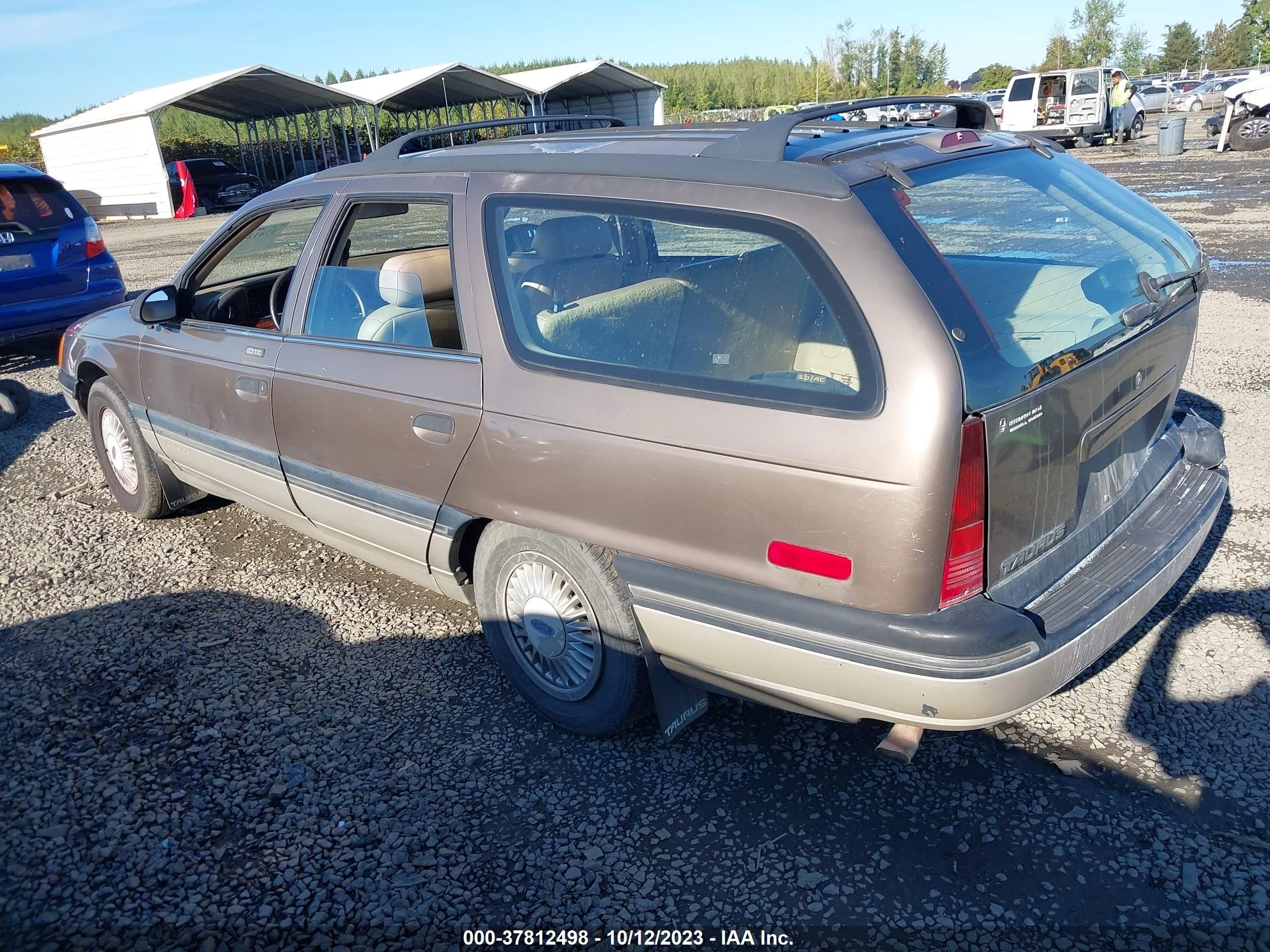 Photo 2 VIN: 1FABP58U6HG172759 - FORD TAURUS 