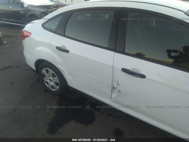 Photo 5 VIN: 1FADP3E20JL287239 - FORD FOCUS 