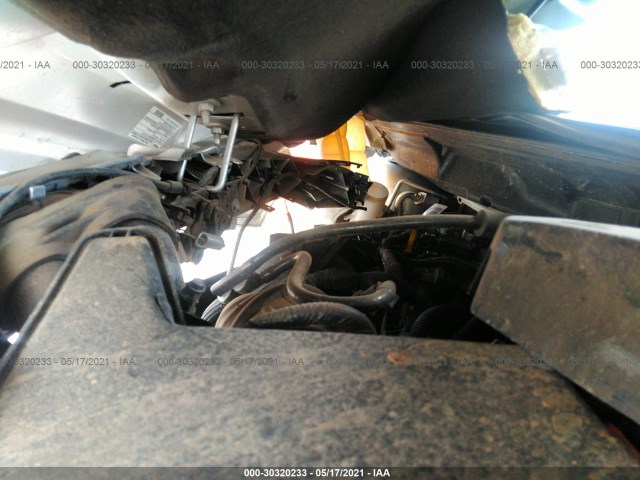 Photo 9 VIN: 1FADP3E22JL277828 - FORD FOCUS 