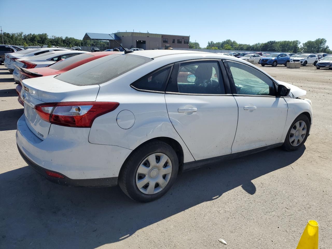 Photo 2 VIN: 1FADP3E24DL151636 - FORD FOCUS 