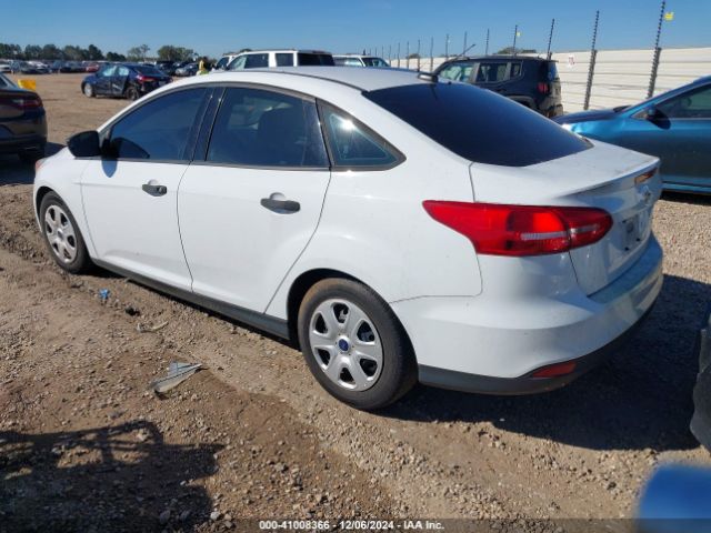 Photo 2 VIN: 1FADP3E24GL255824 - FORD FOCUS 