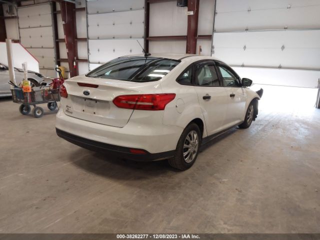 Photo 3 VIN: 1FADP3E26JL276729 - FORD FOCUS 