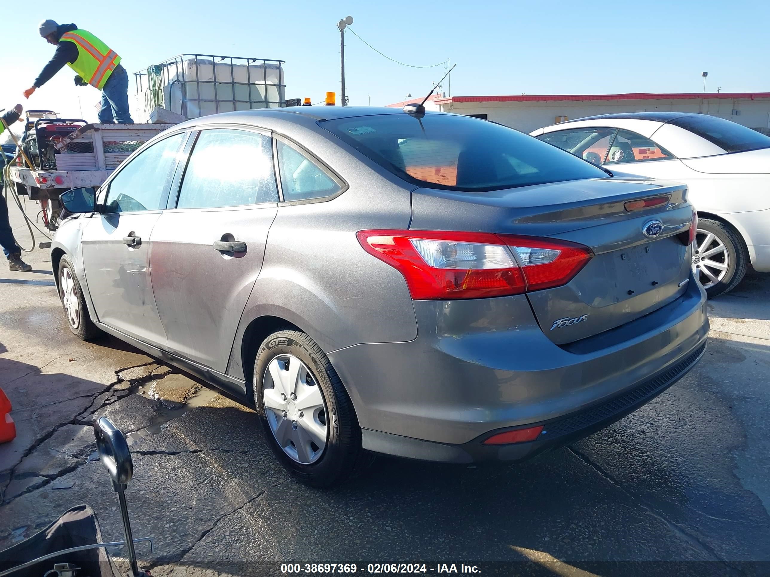 Photo 2 VIN: 1FADP3E27EL286420 - FORD FOCUS 