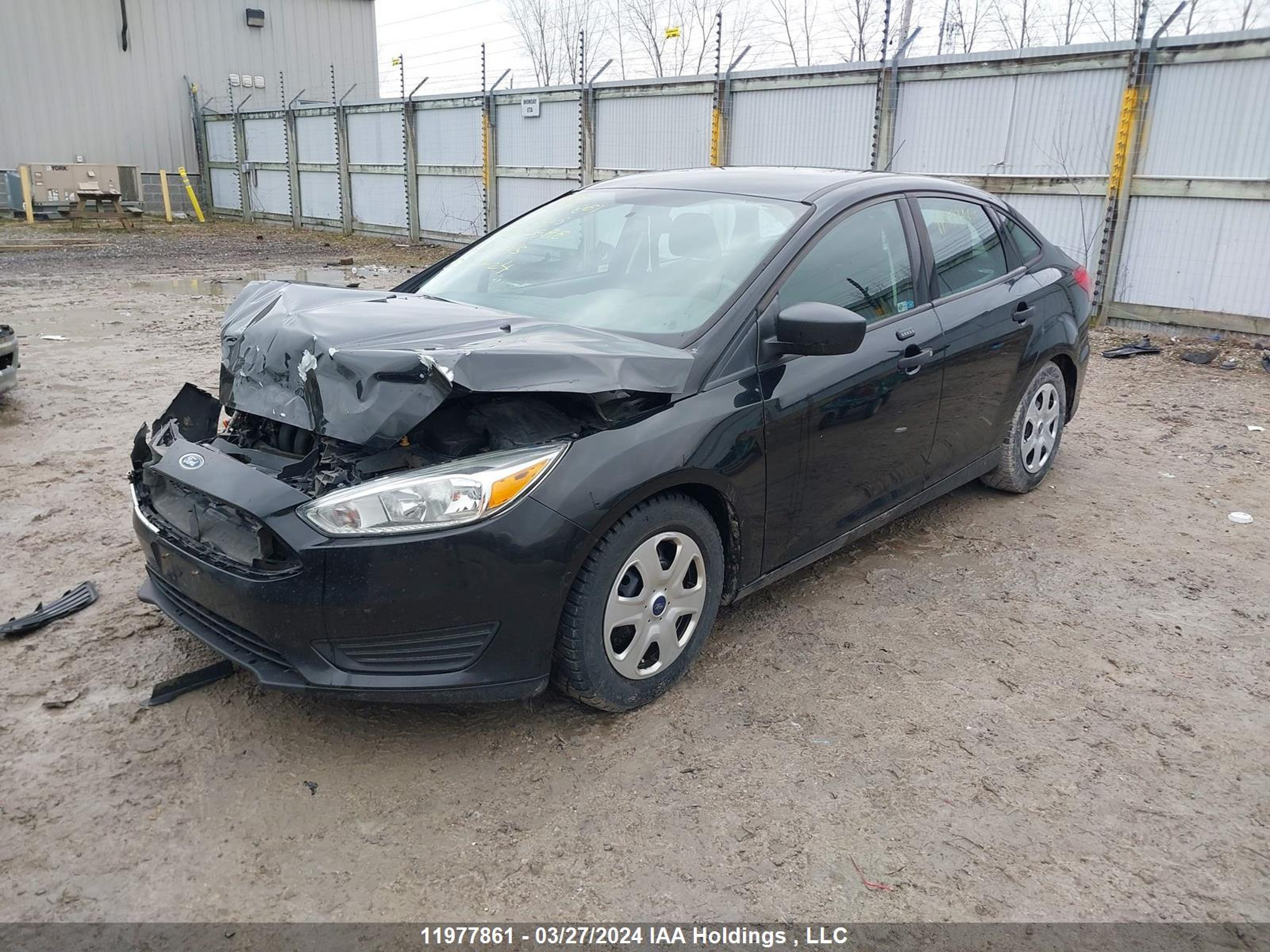 Photo 1 VIN: 1FADP3E27FL320888 - FORD FOCUS 