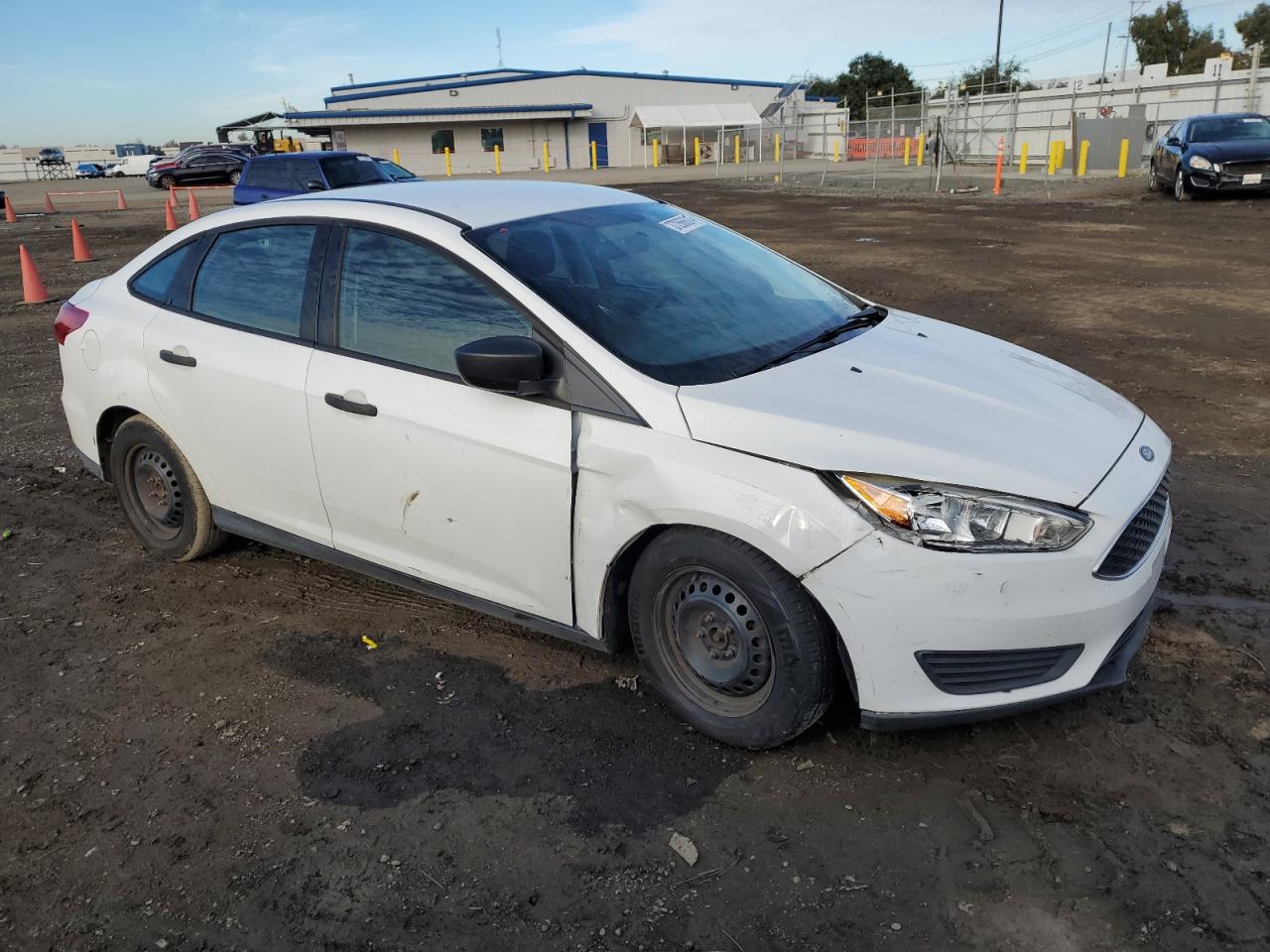 Photo 3 VIN: 1FADP3E27HL329125 - FORD FOCUS 