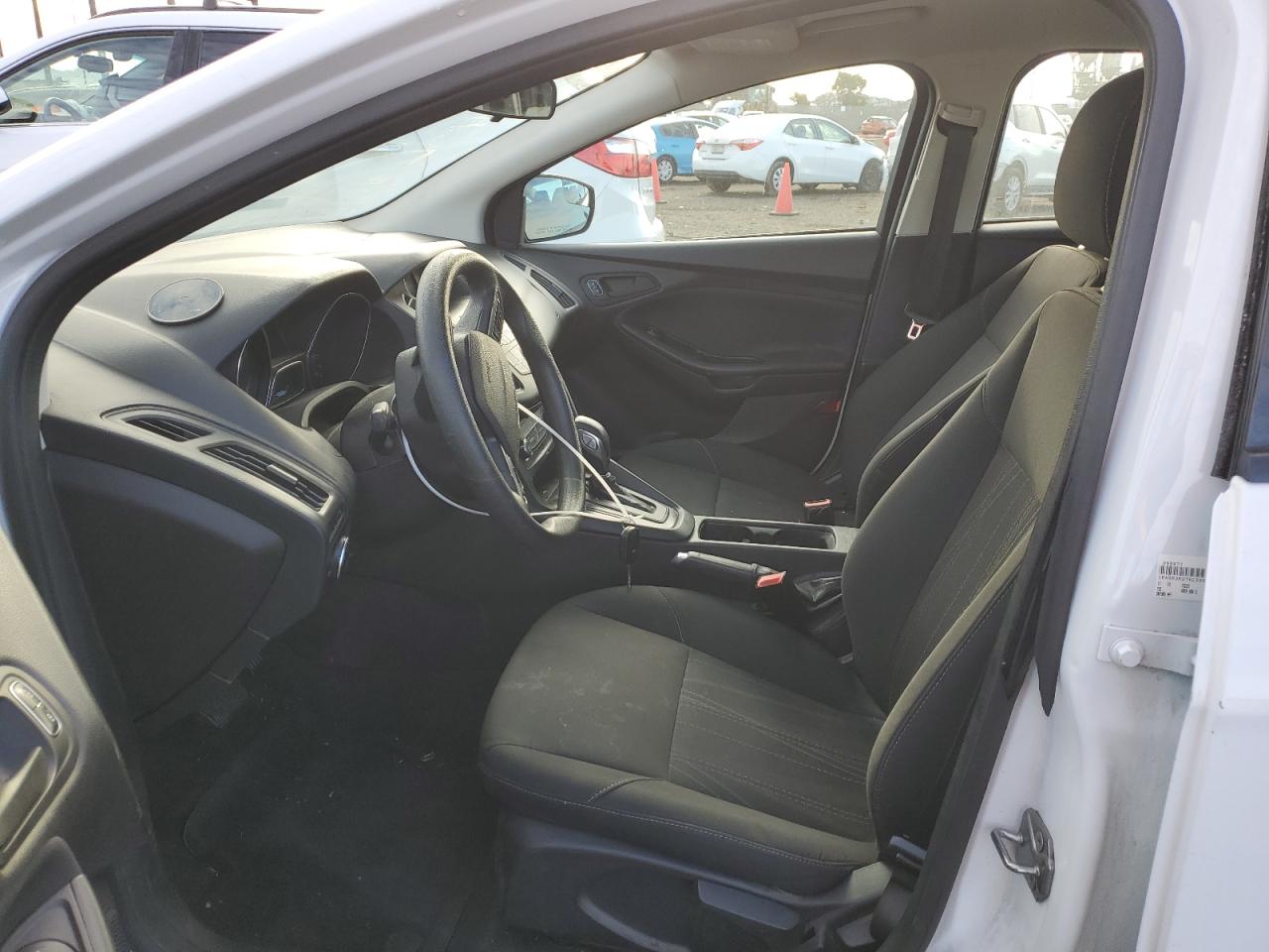 Photo 6 VIN: 1FADP3E27HL329125 - FORD FOCUS 