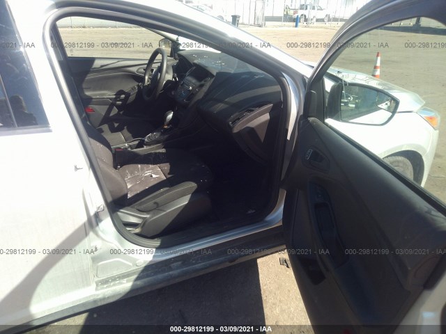 Photo 4 VIN: 1FADP3E27JL266145 - FORD FOCUS 