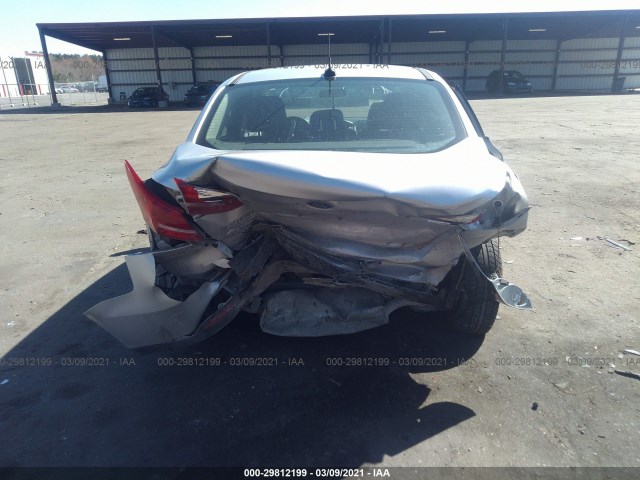 Photo 5 VIN: 1FADP3E27JL266145 - FORD FOCUS 