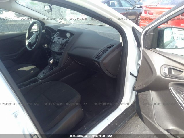 Photo 4 VIN: 1FADP3E28GL256913 - FORD FOCUS 