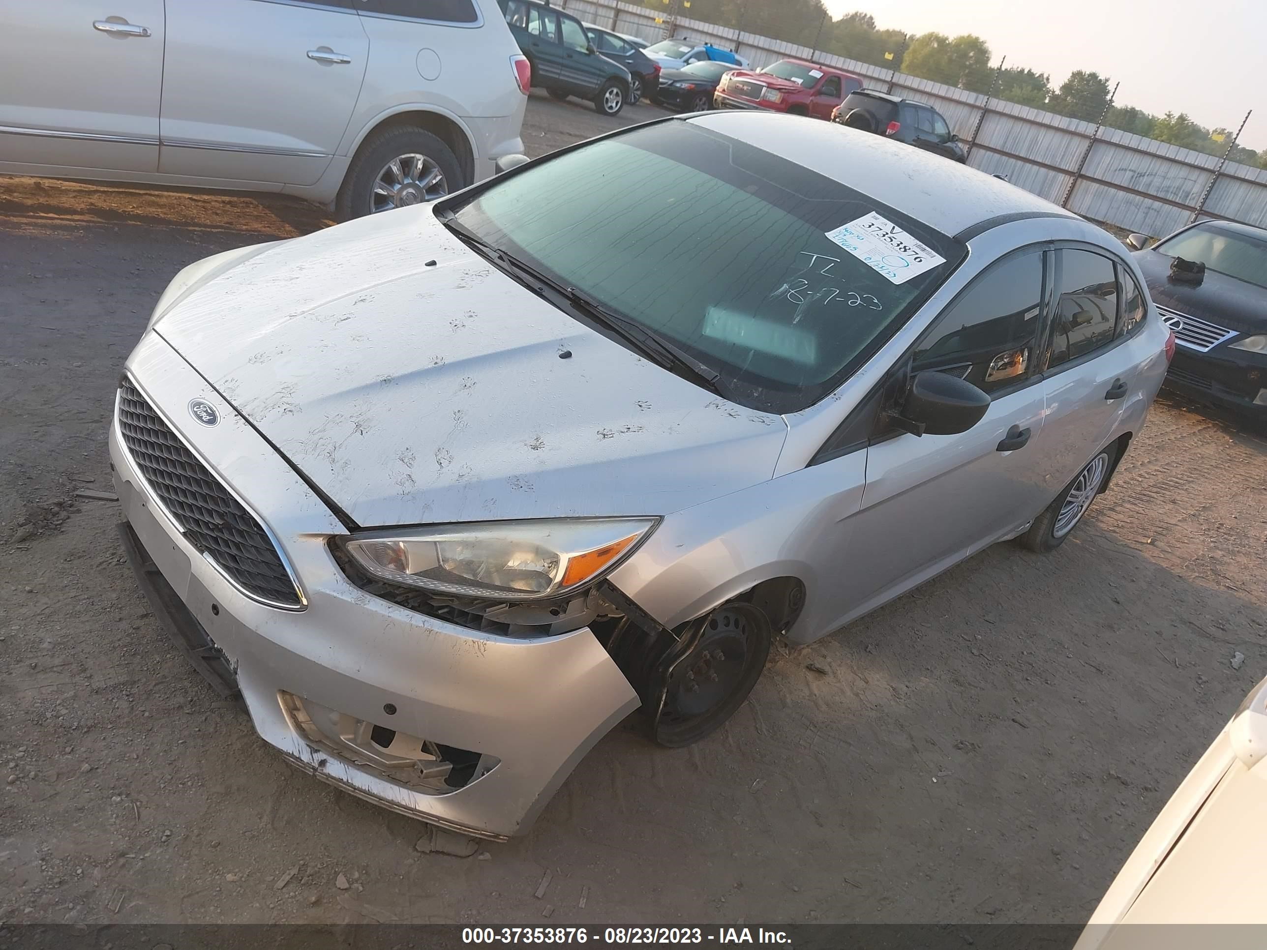 Photo 1 VIN: 1FADP3E28GL322361 - FORD FOCUS 