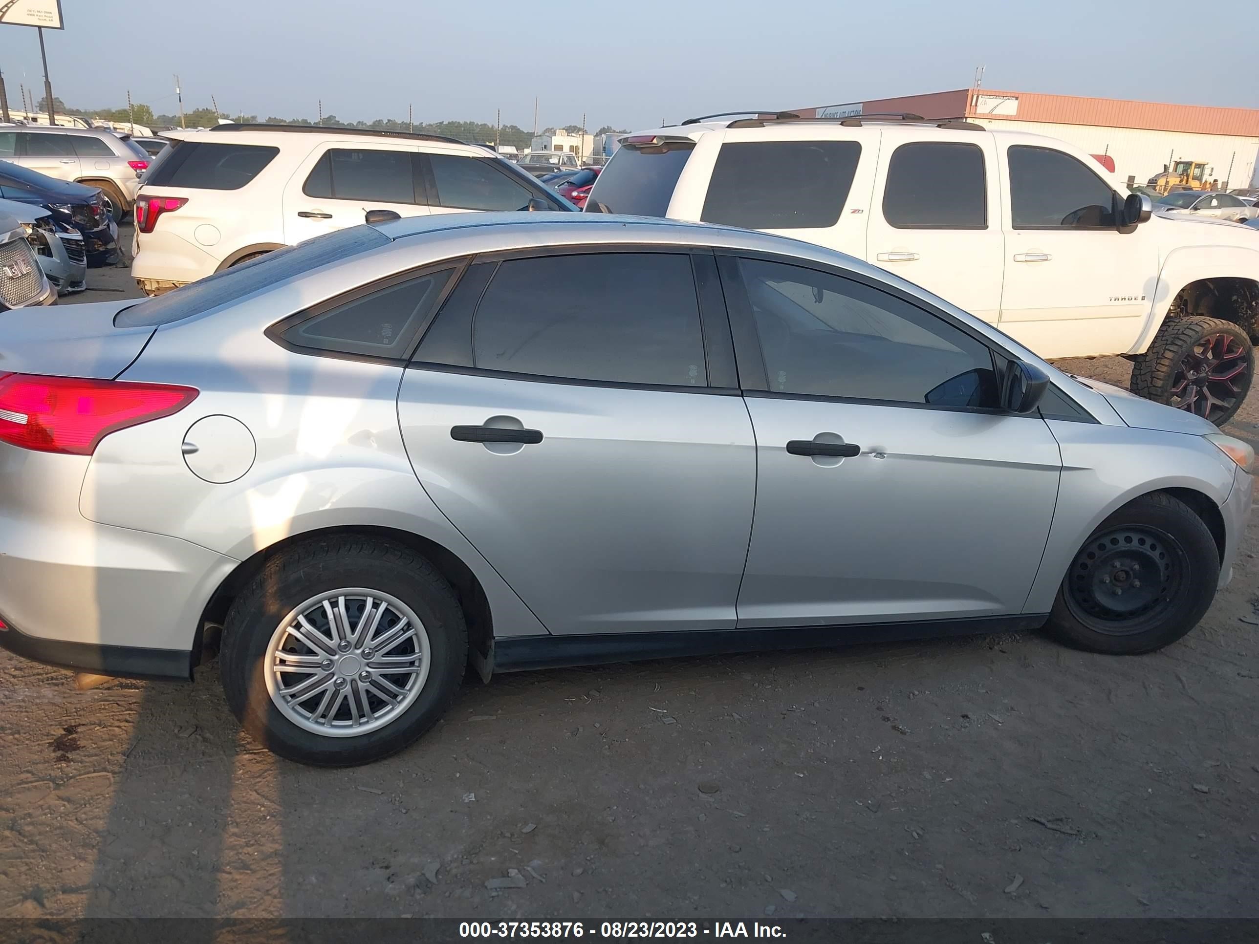 Photo 12 VIN: 1FADP3E28GL322361 - FORD FOCUS 