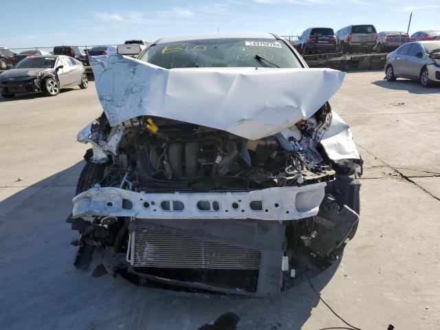 Photo 4 VIN: 1FADP3E28HL214257 - FORD FOCUS 