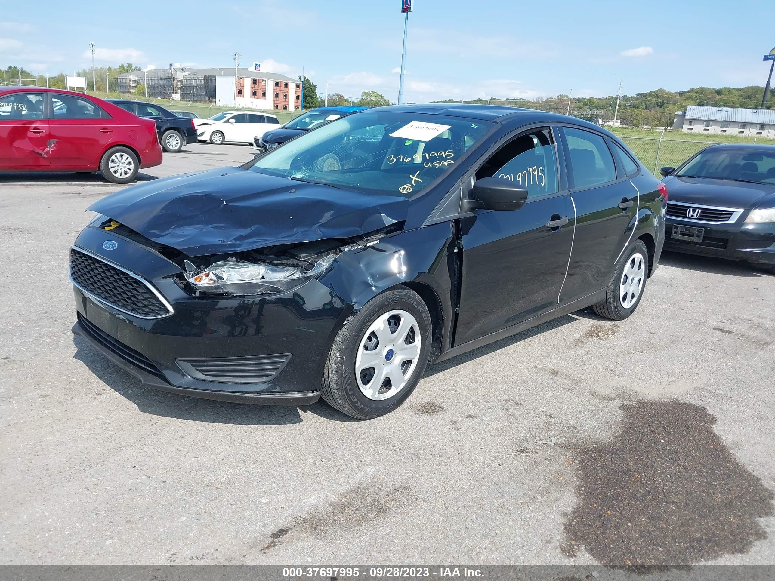 Photo 1 VIN: 1FADP3E28HL284230 - FORD FOCUS 