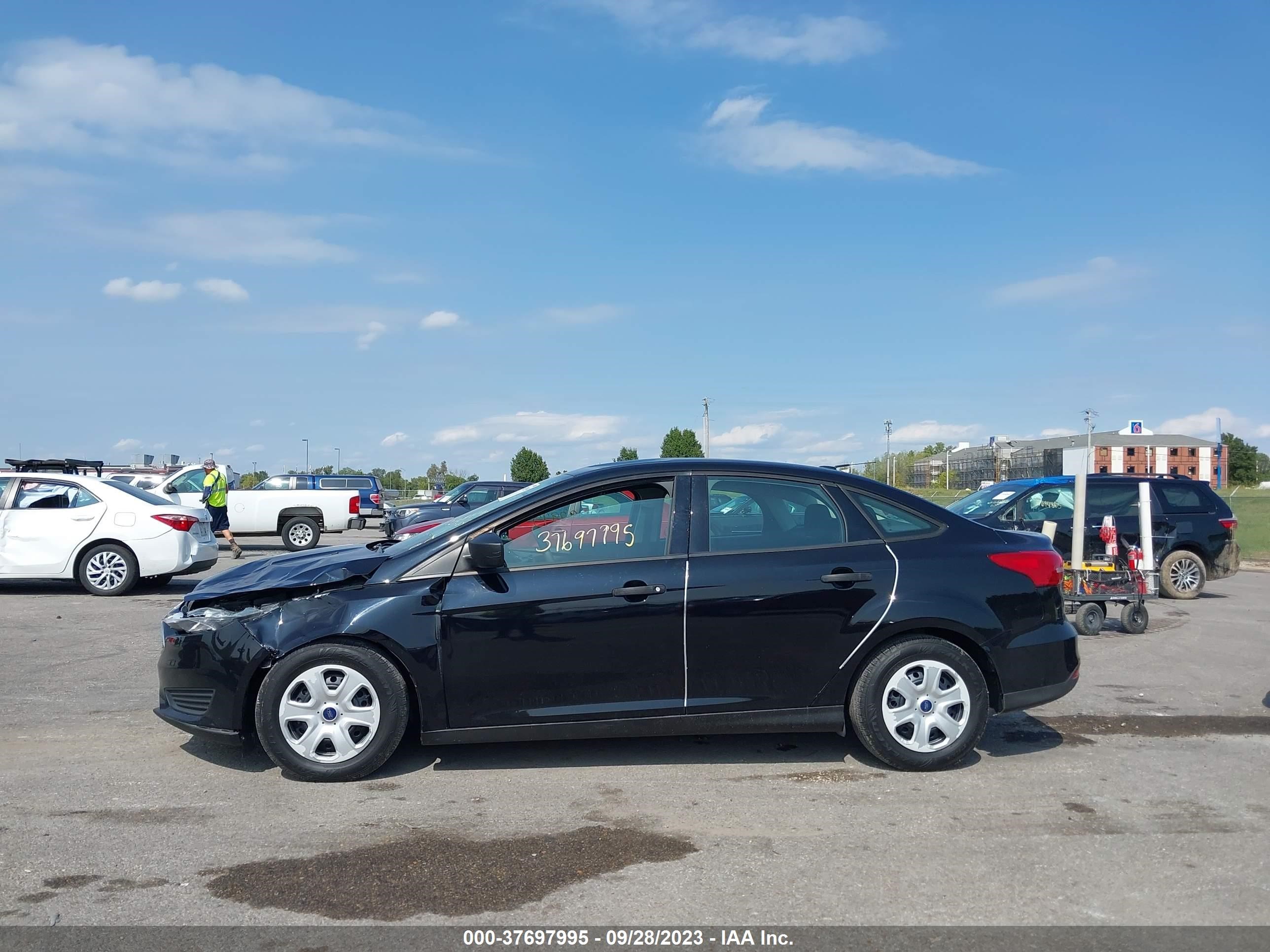 Photo 13 VIN: 1FADP3E28HL284230 - FORD FOCUS 