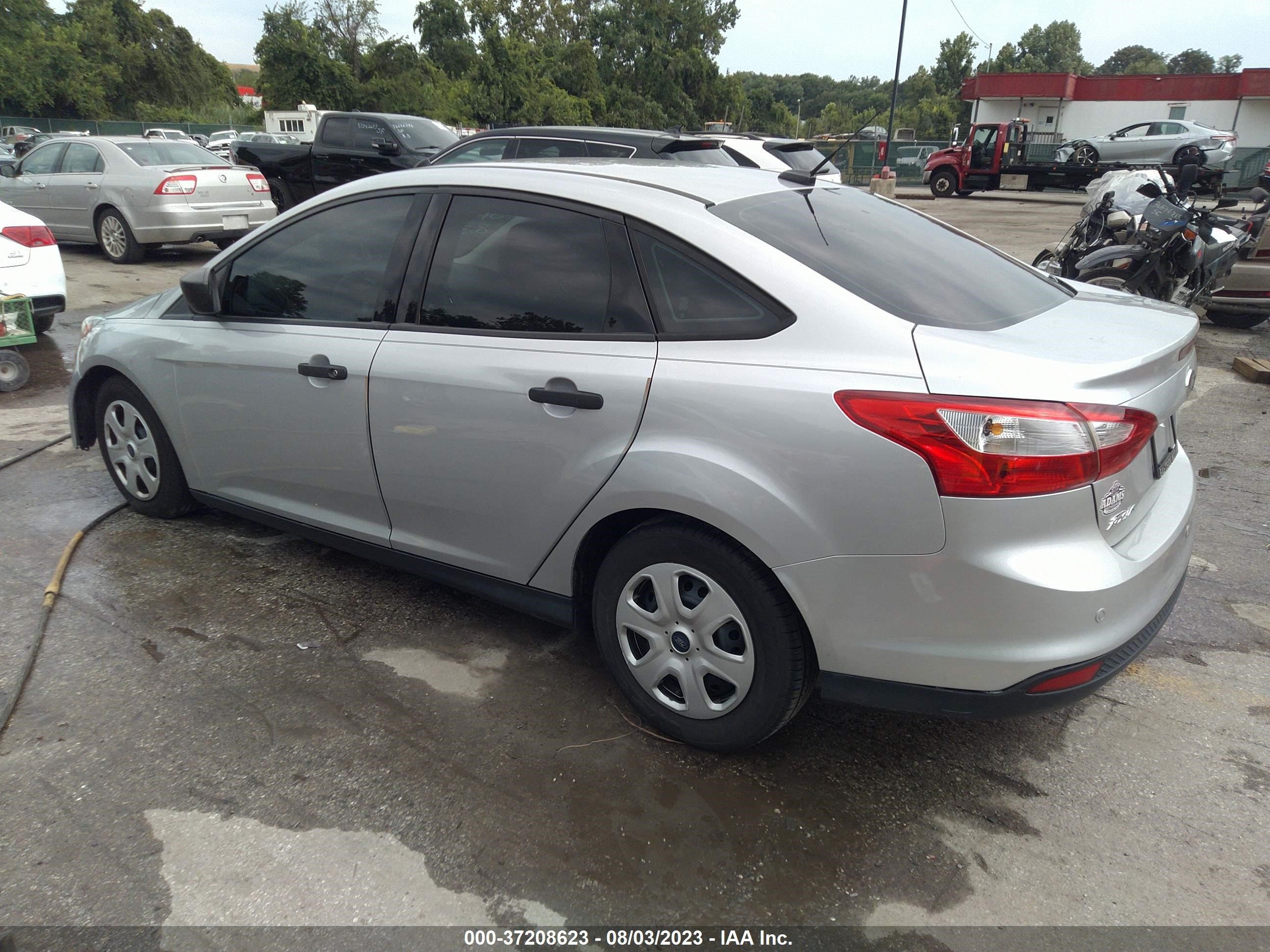 Photo 2 VIN: 1FADP3E29EL153609 - FORD FOCUS 