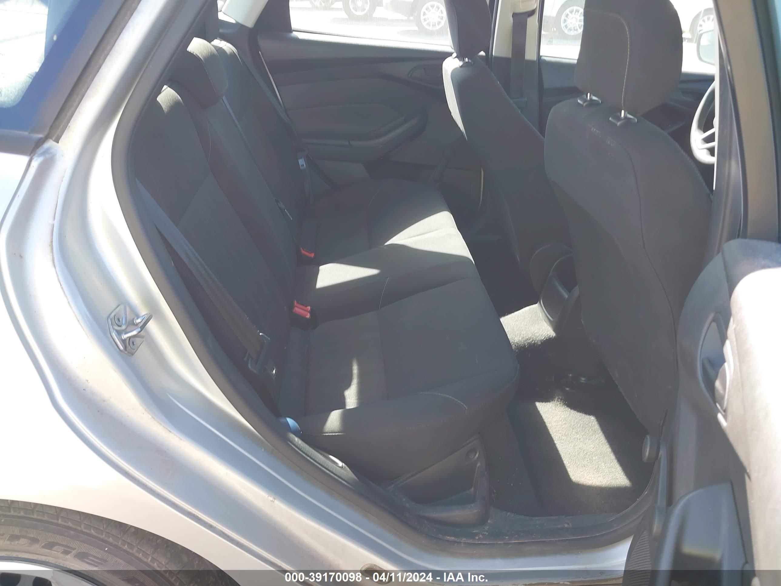 Photo 7 VIN: 1FADP3E2XJL321543 - FORD FOCUS 