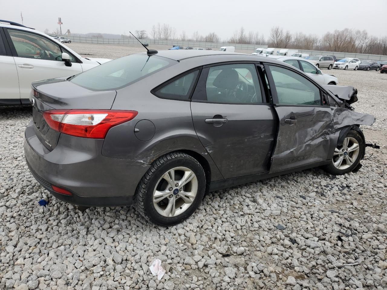 Photo 2 VIN: 1FADP3F20DL187841 - FORD FOCUS 