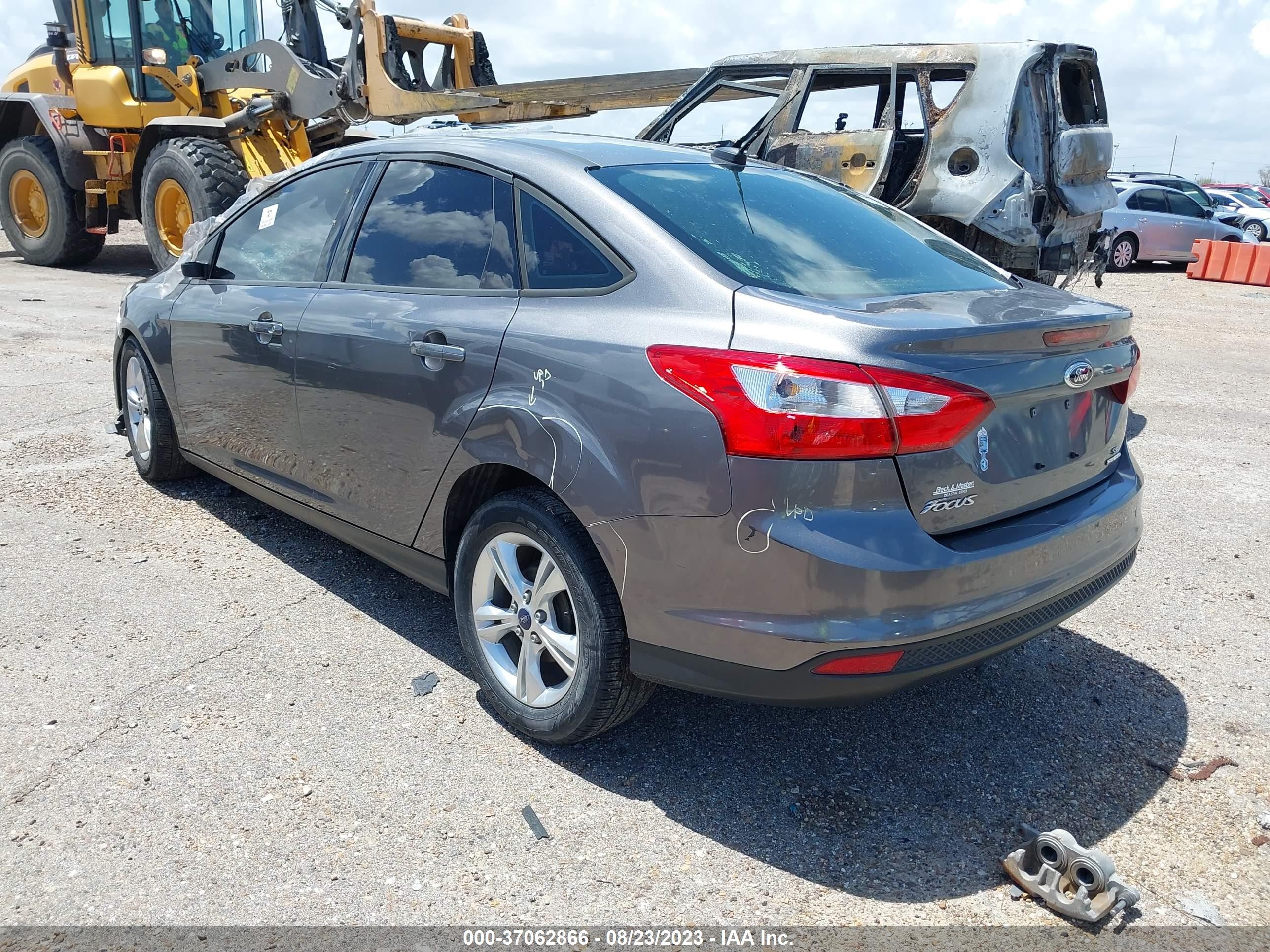 Photo 2 VIN: 1FADP3F20DL204413 - FORD FOCUS 