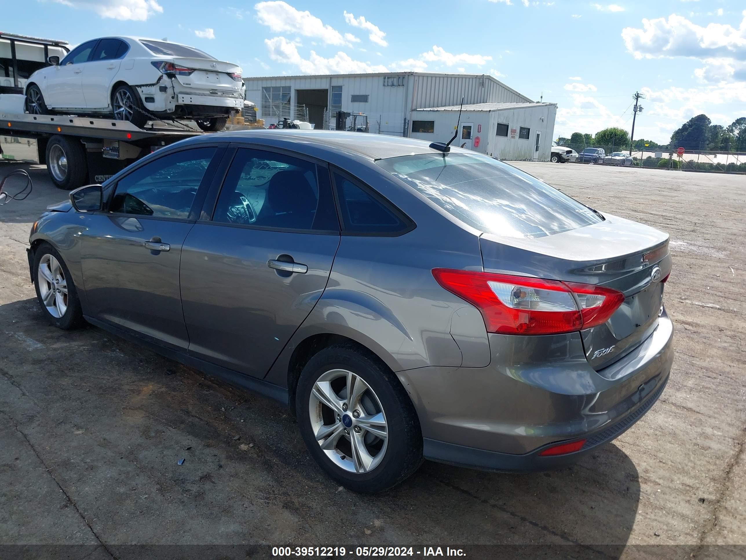 Photo 2 VIN: 1FADP3F20DL288488 - FORD FOCUS 