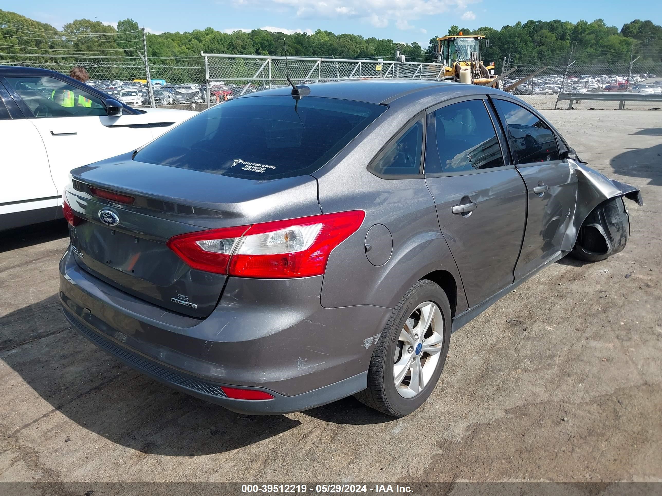 Photo 3 VIN: 1FADP3F20DL288488 - FORD FOCUS 