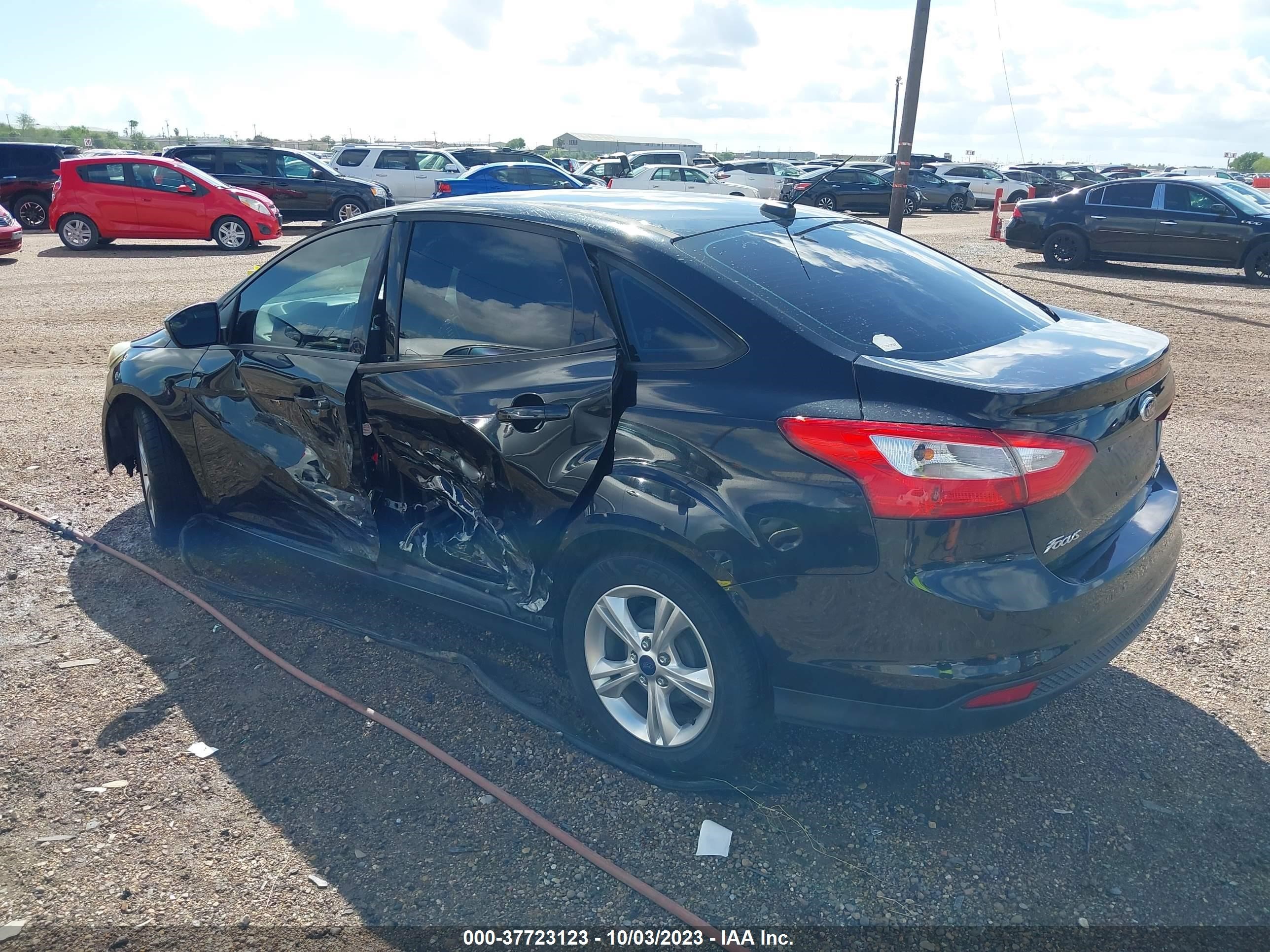 Photo 2 VIN: 1FADP3F20DL333946 - FORD FOCUS 