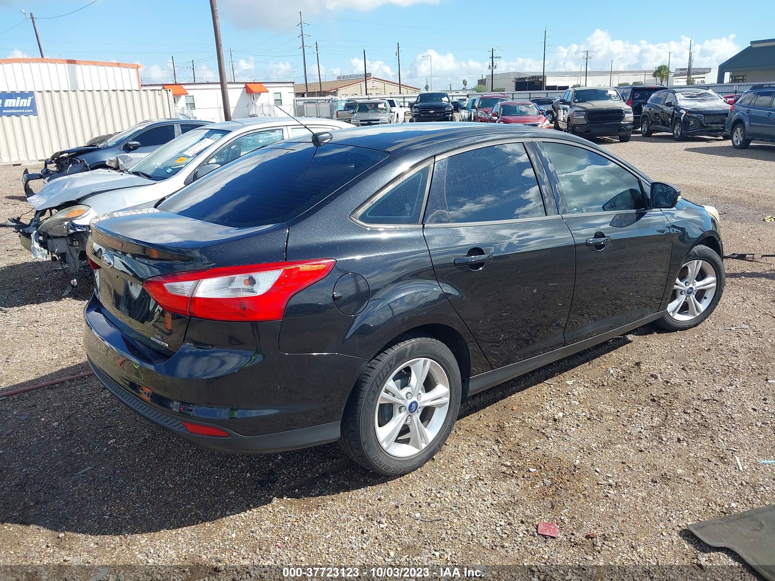 Photo 3 VIN: 1FADP3F20DL333946 - FORD FOCUS 