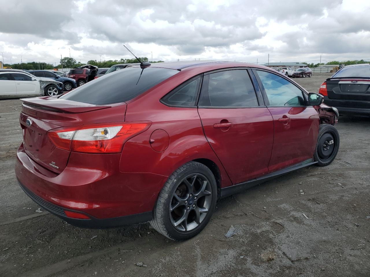 Photo 2 VIN: 1FADP3F20DL345143 - FORD FOCUS 