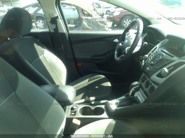 Photo 4 VIN: 1FADP3F20DL352447 - FORD FOCUS 