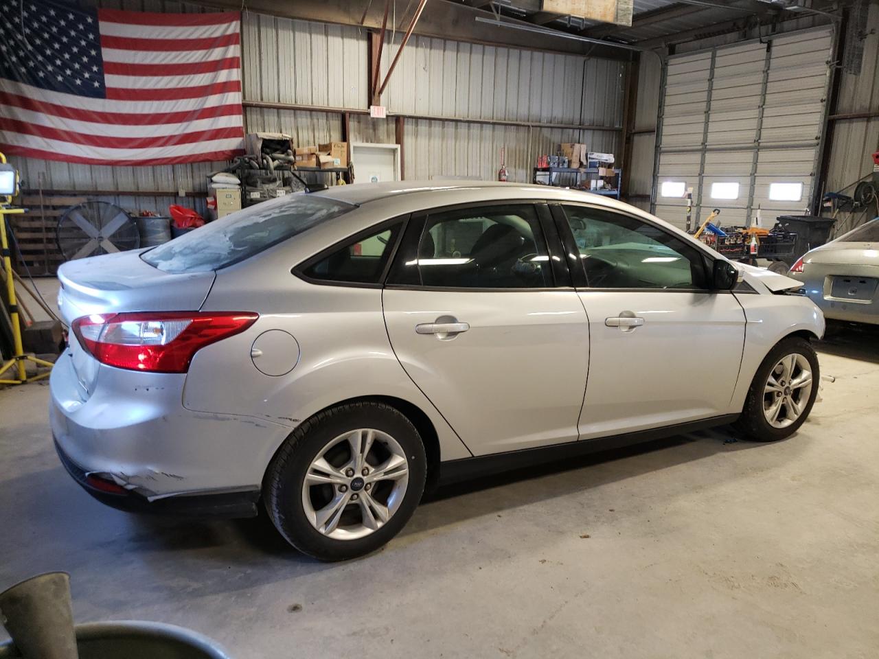 Photo 2 VIN: 1FADP3F20EL117970 - FORD FOCUS 