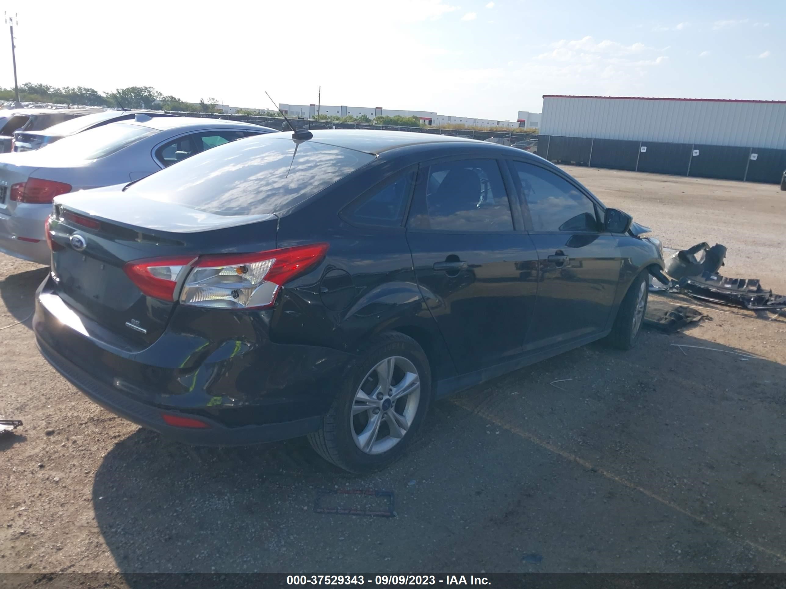 Photo 3 VIN: 1FADP3F20EL283602 - FORD FOCUS 