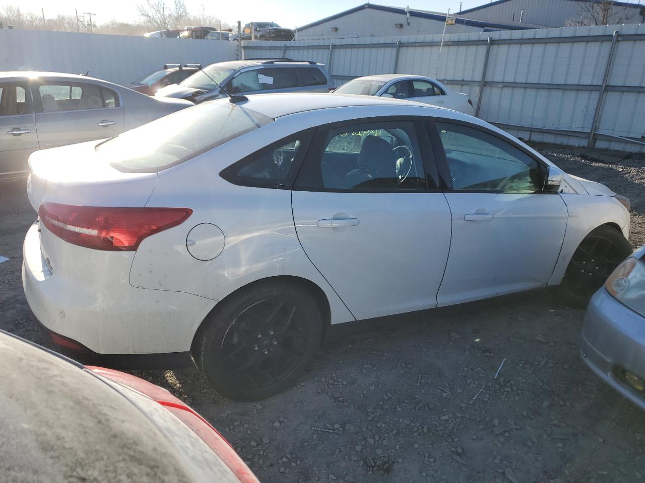 Photo 2 VIN: 1FADP3F20GL214296 - FORD FOCUS 