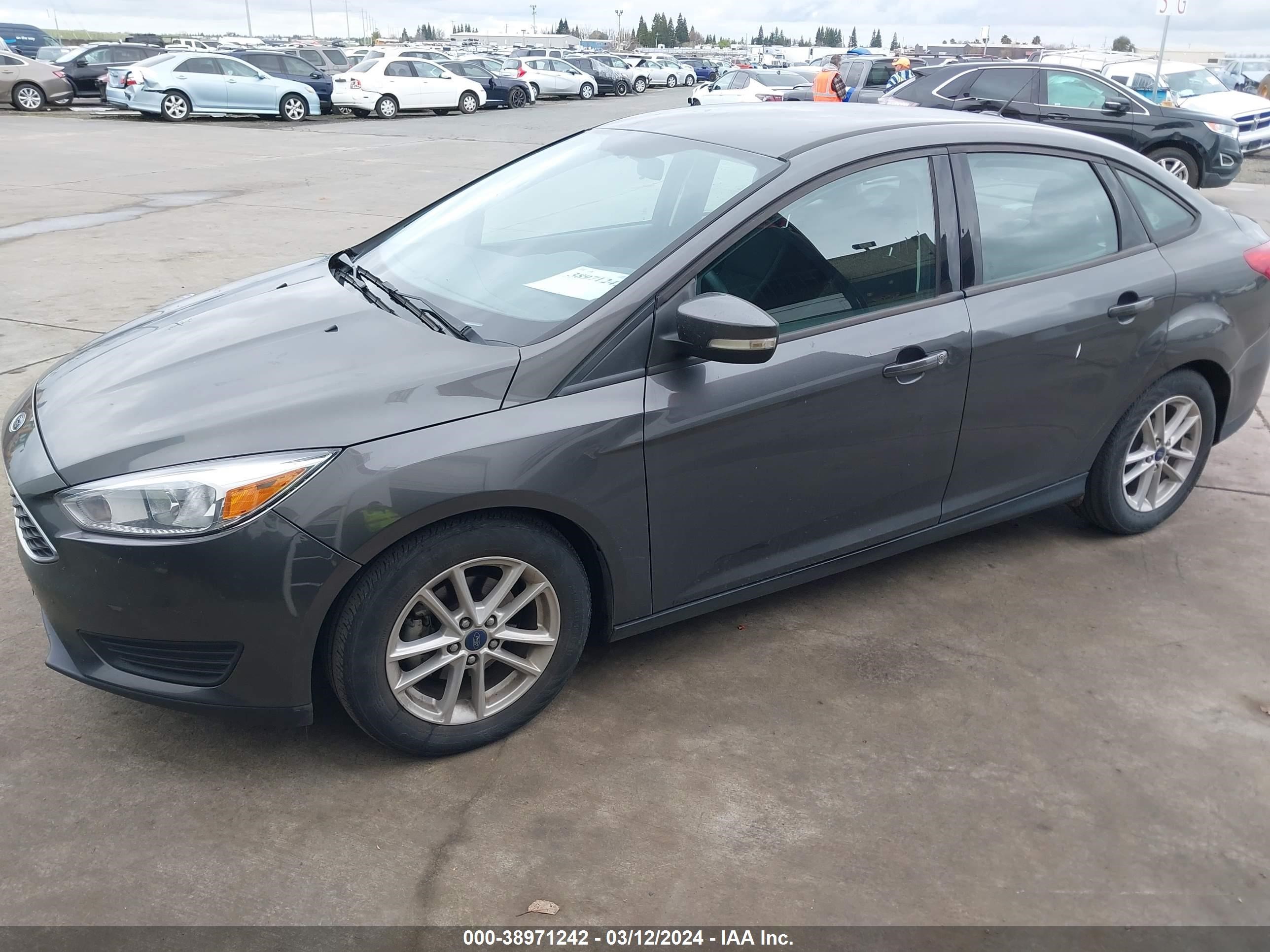 Photo 1 VIN: 1FADP3F20GL322160 - FORD FOCUS 