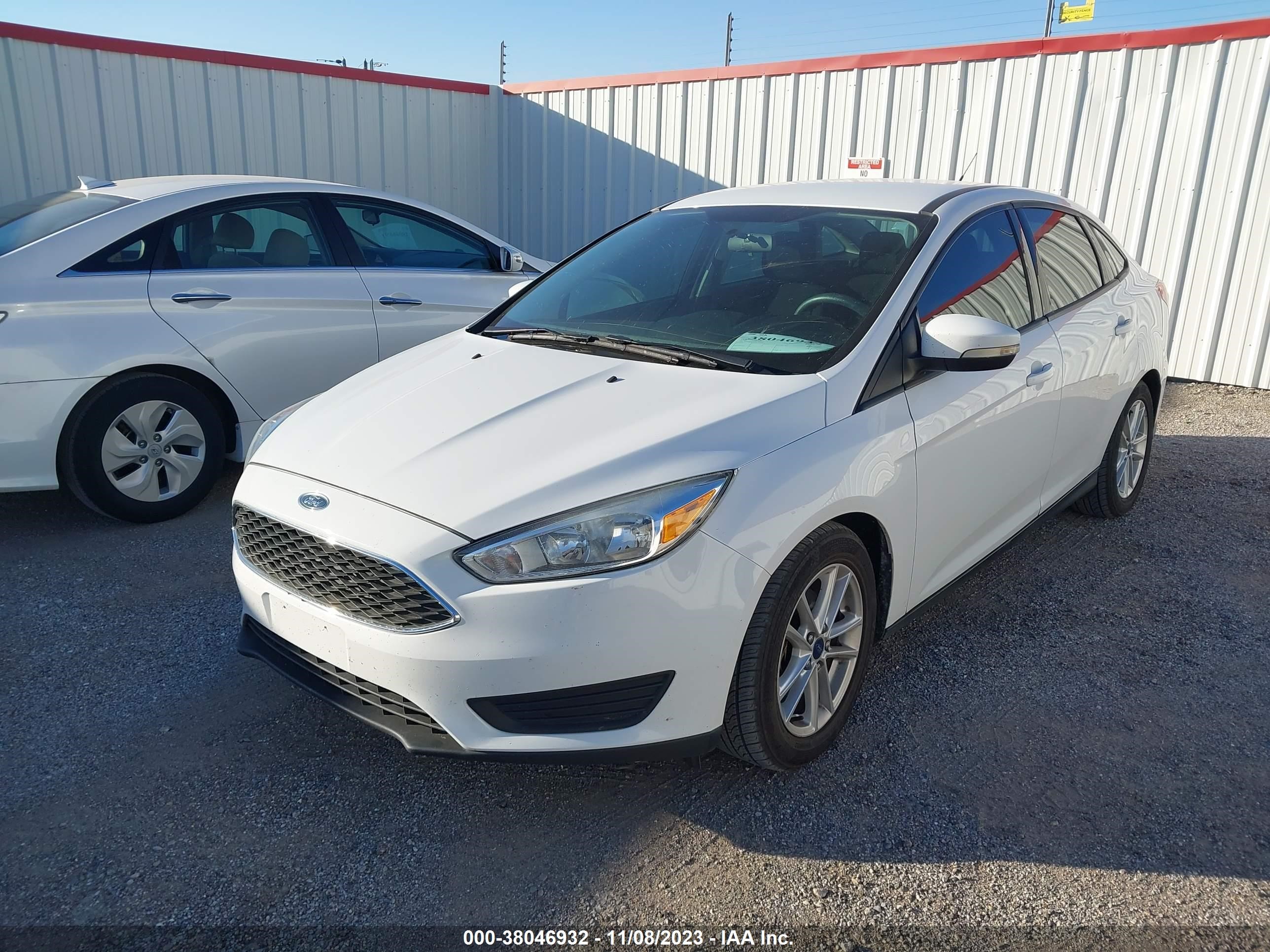 Photo 1 VIN: 1FADP3F20GL348905 - FORD FOCUS 