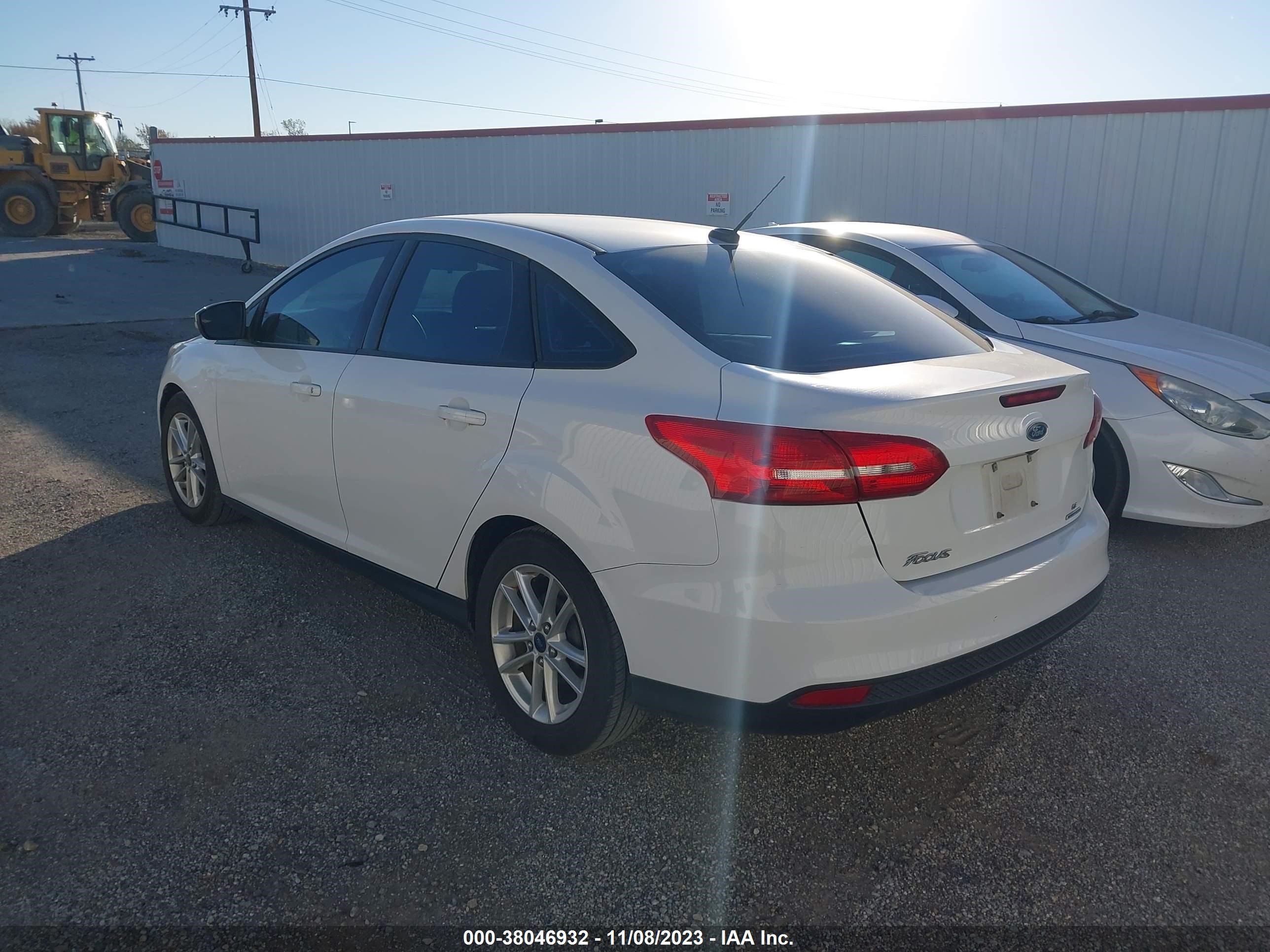 Photo 2 VIN: 1FADP3F20GL348905 - FORD FOCUS 