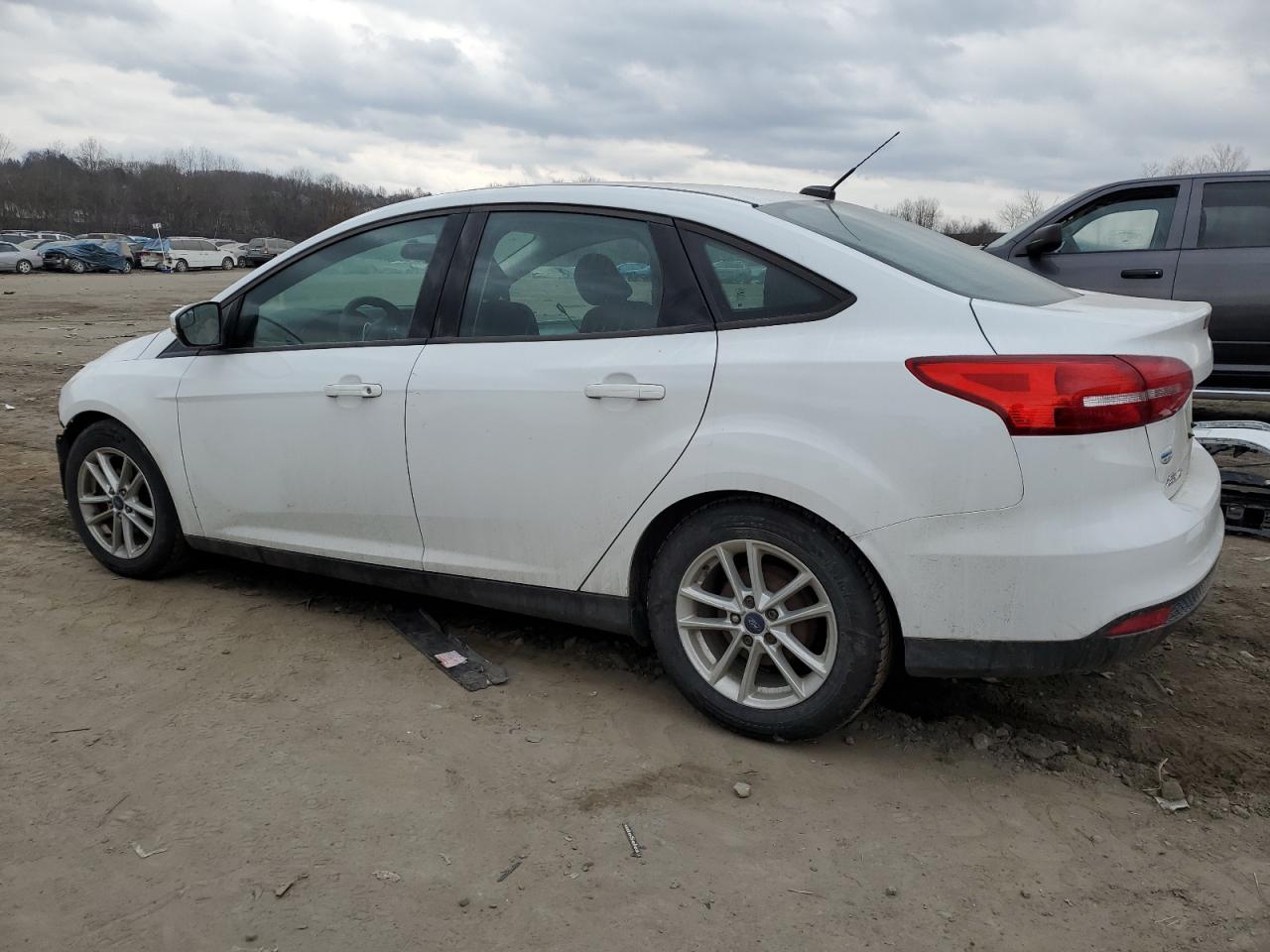 Photo 1 VIN: 1FADP3F20HL265363 - FORD FOCUS 